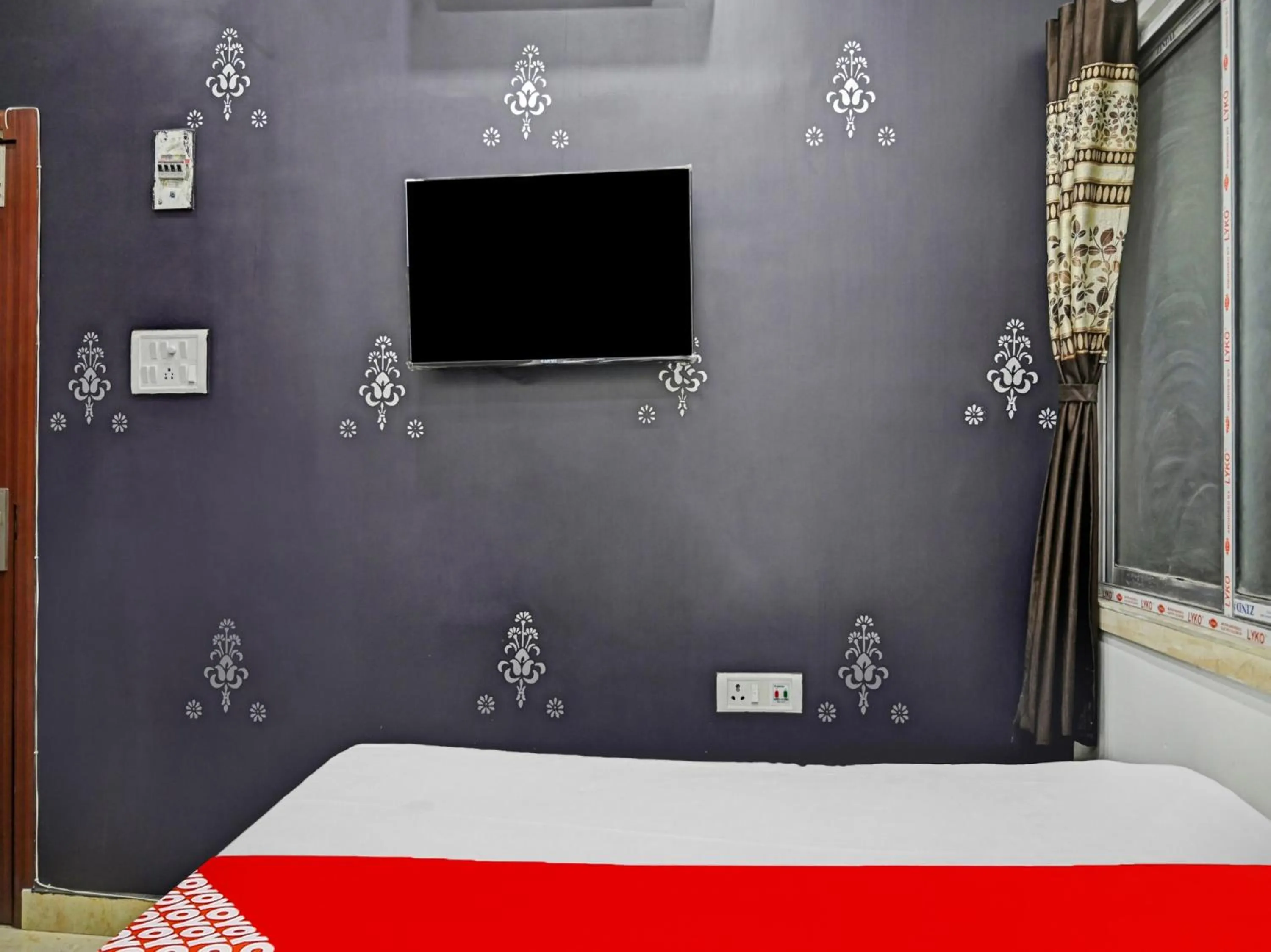 Facade/entrance, Bed in Hotel O LAXMI GUEST HOUSE JADAVPUR