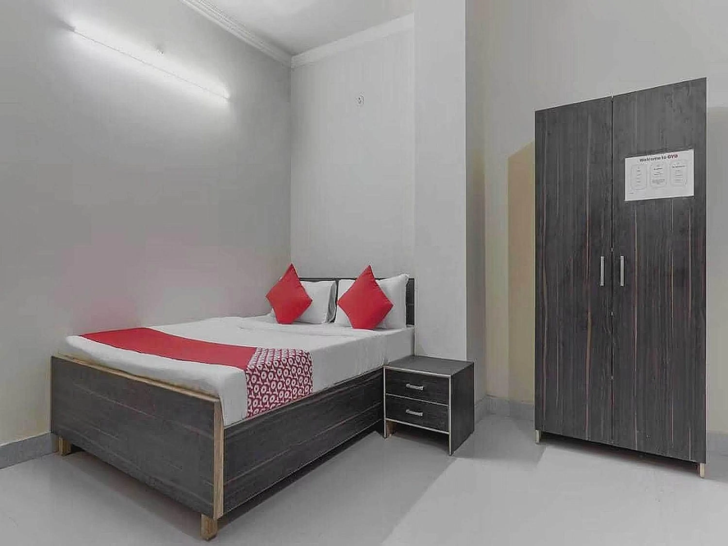 Bedroom, Bed in Hotel O The Knights Inn