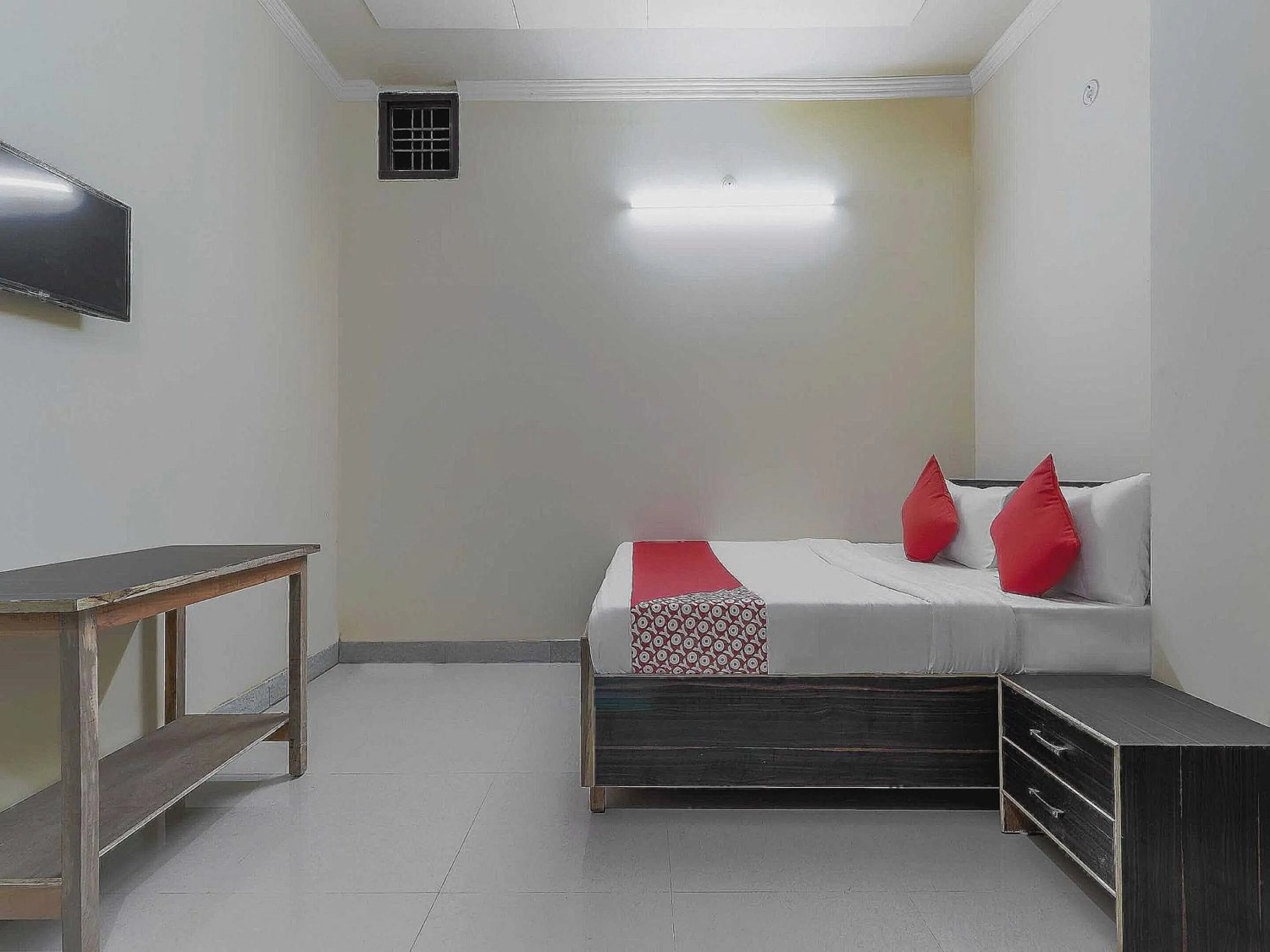 Bedroom, Bed in Hotel O The Knights Inn