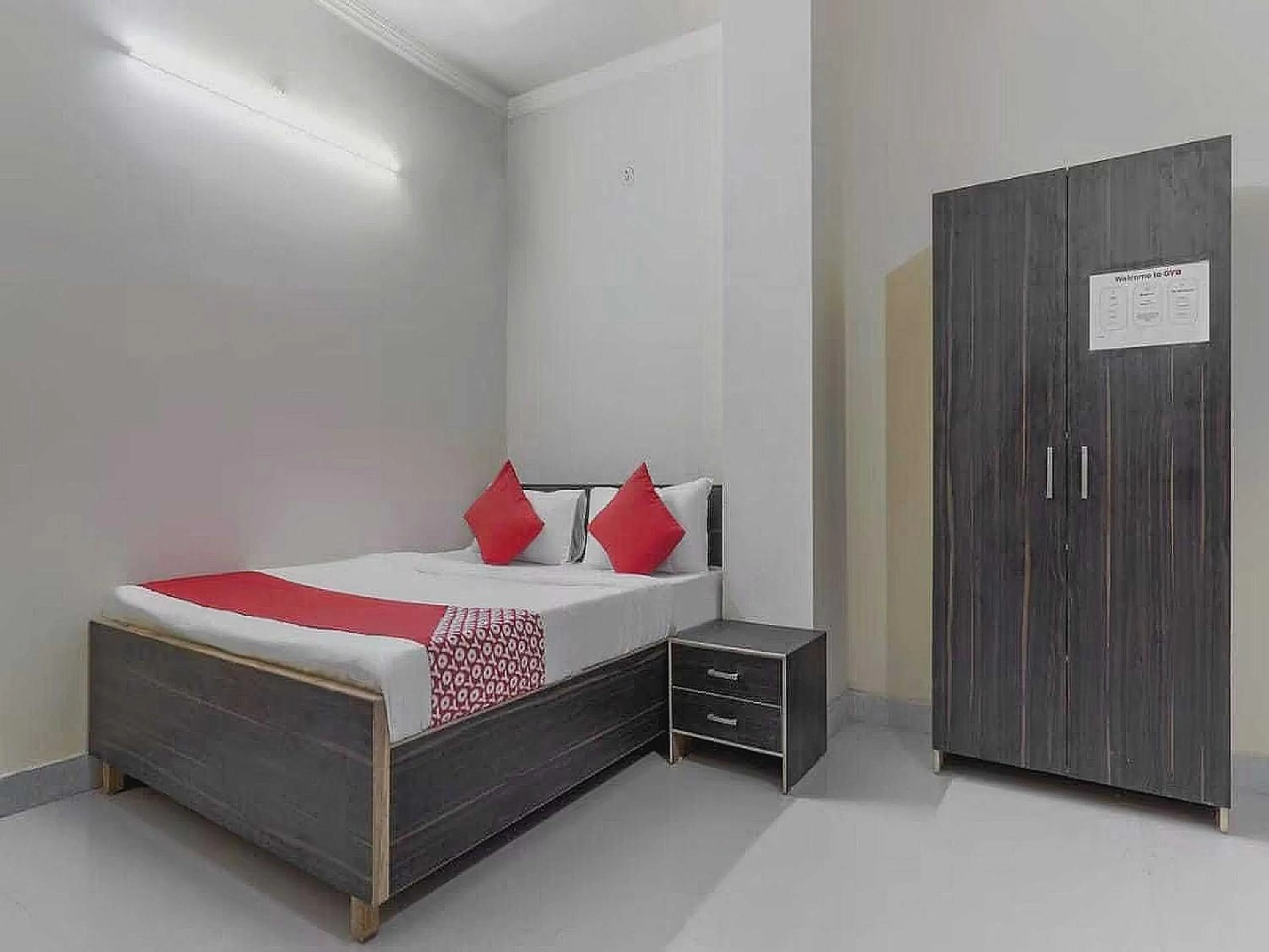 Bedroom, Bed in Hotel O The Knights Inn