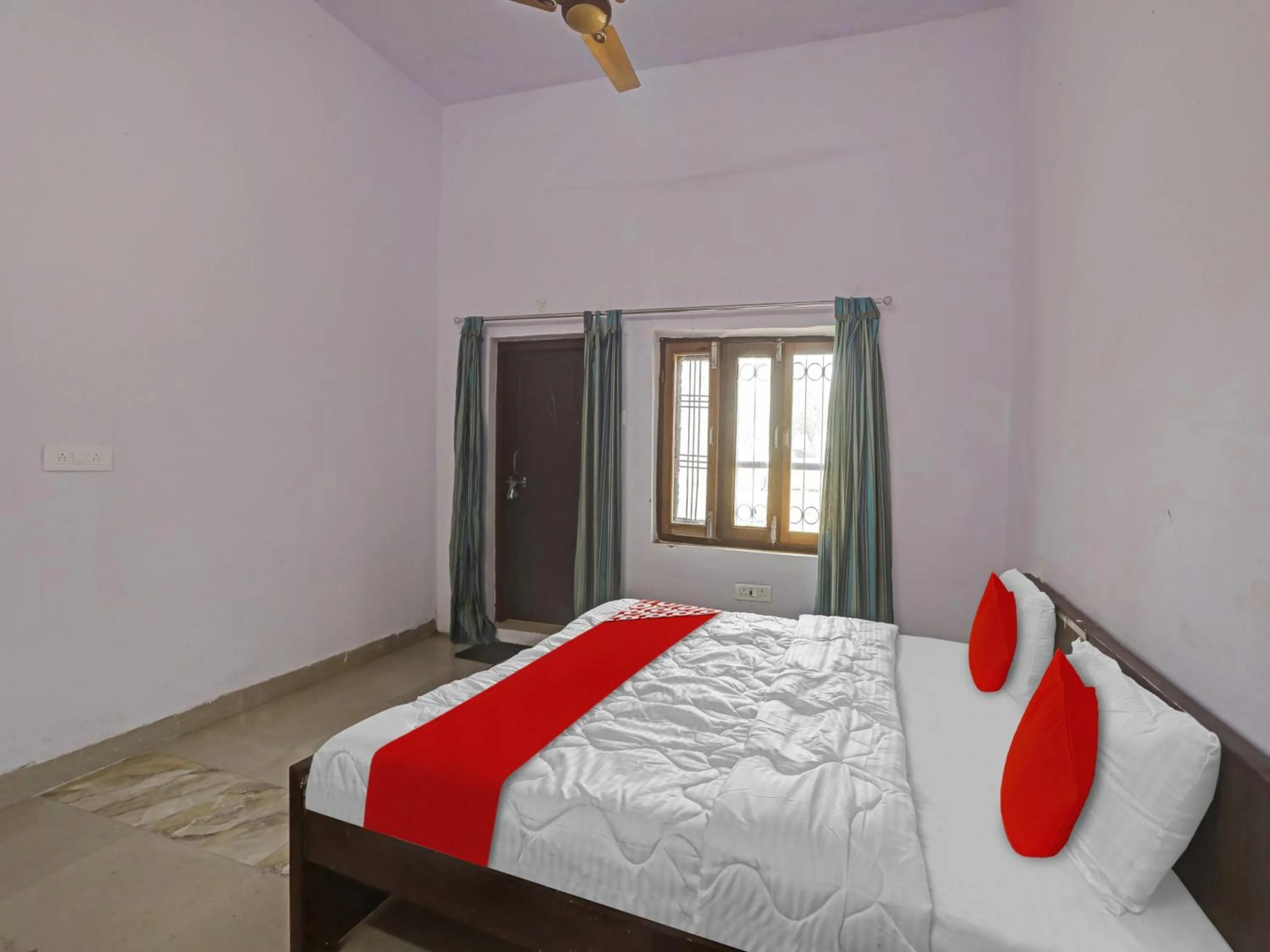Bedroom, Bed in Hotel O by OYO easy stay inn