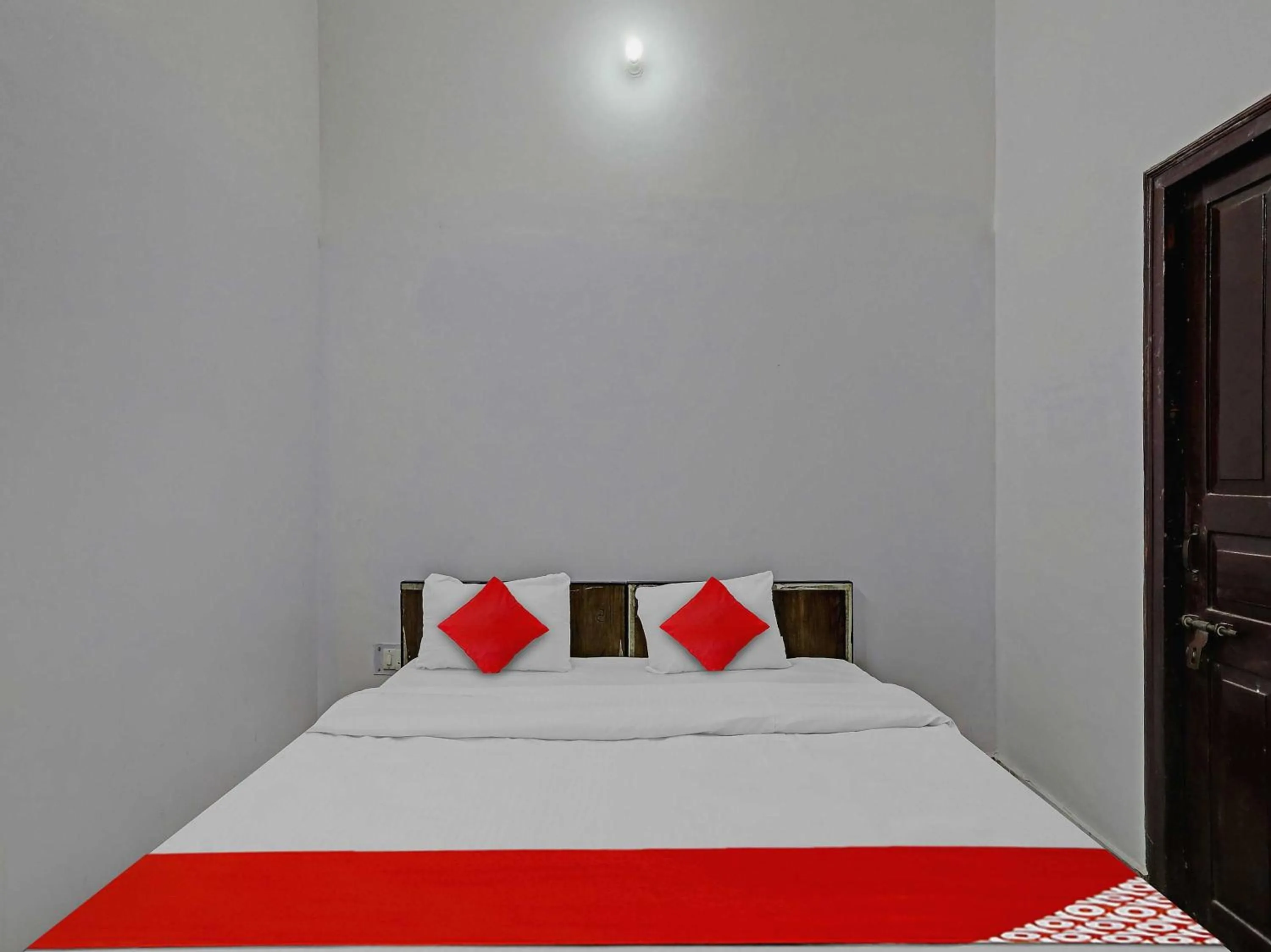 Bedroom, Bed in Hotel O by OYO easy stay inn