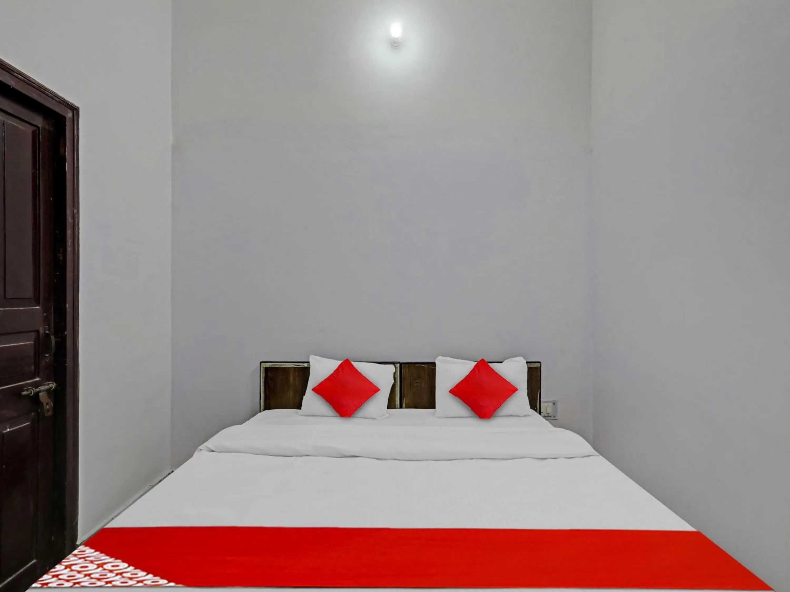 Bedroom, Bed in Hotel O by OYO easy stay inn