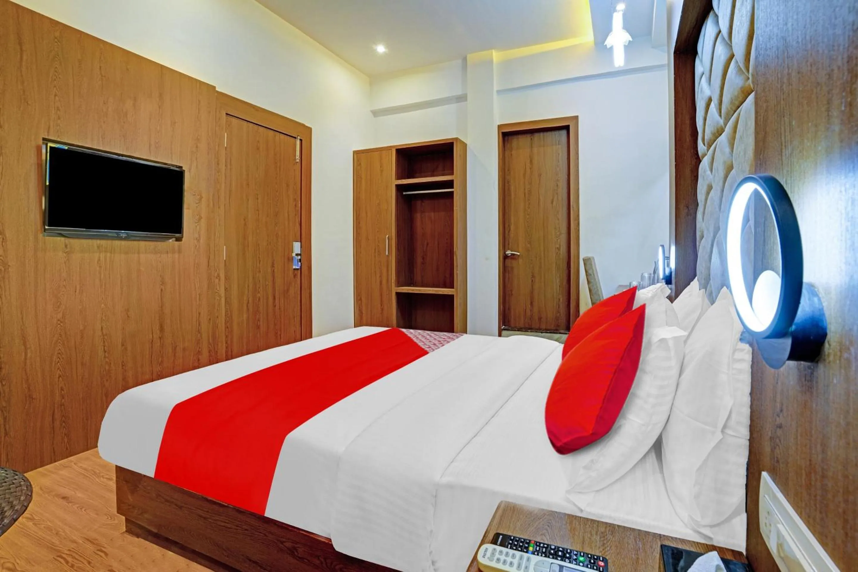 Bedroom, Bed in Super Hotel O Sunrise Suites