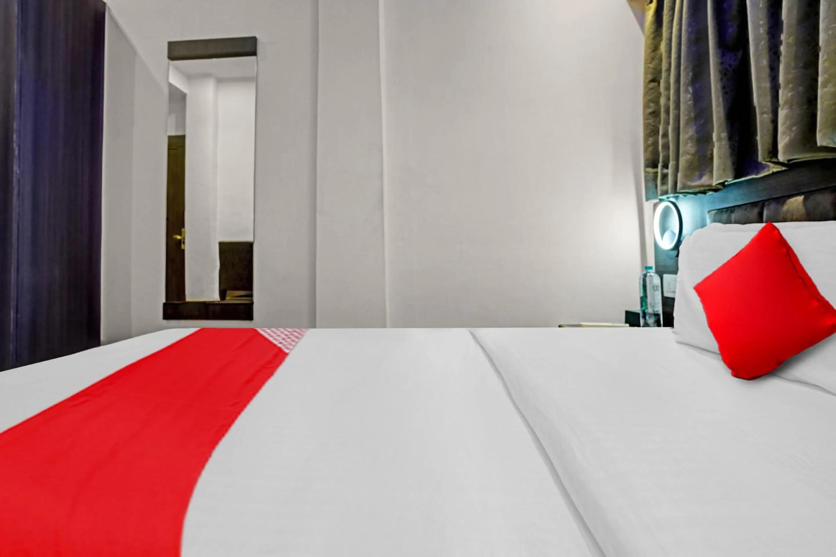 Bedroom, Bed in Super Hotel O Sunrise Suites