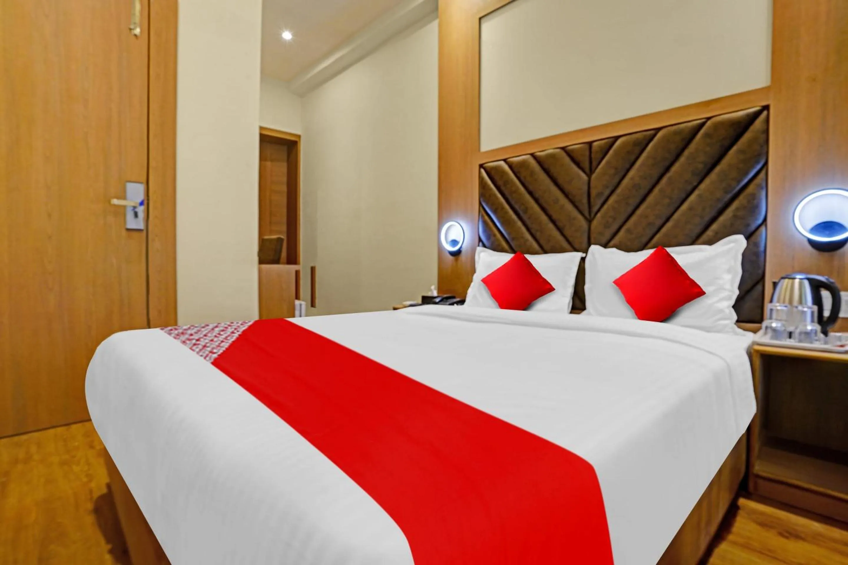 Bedroom, Bed in Super Hotel O Sunrise Suites