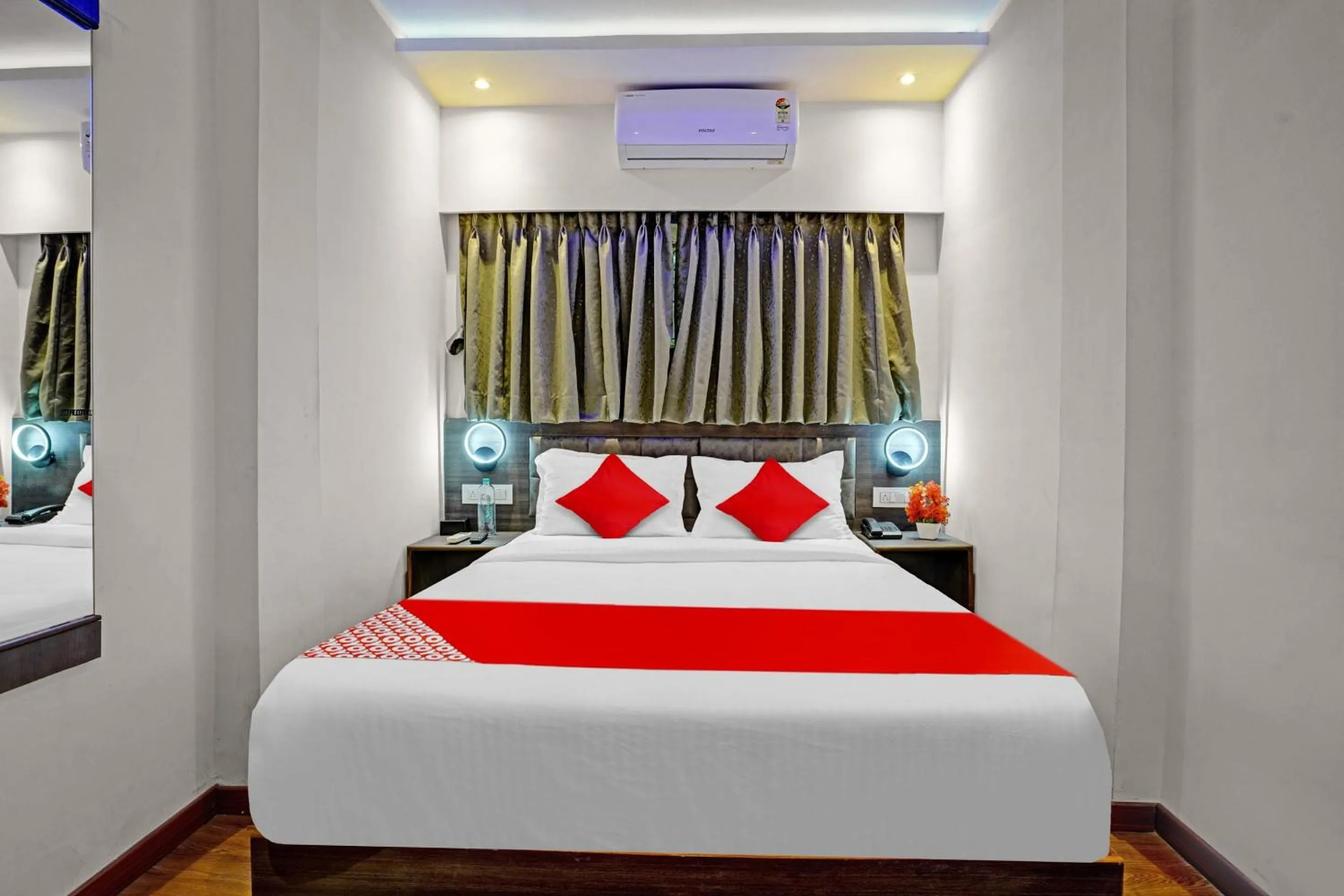 Bedroom, Bed in Super Hotel O Sunrise Suites