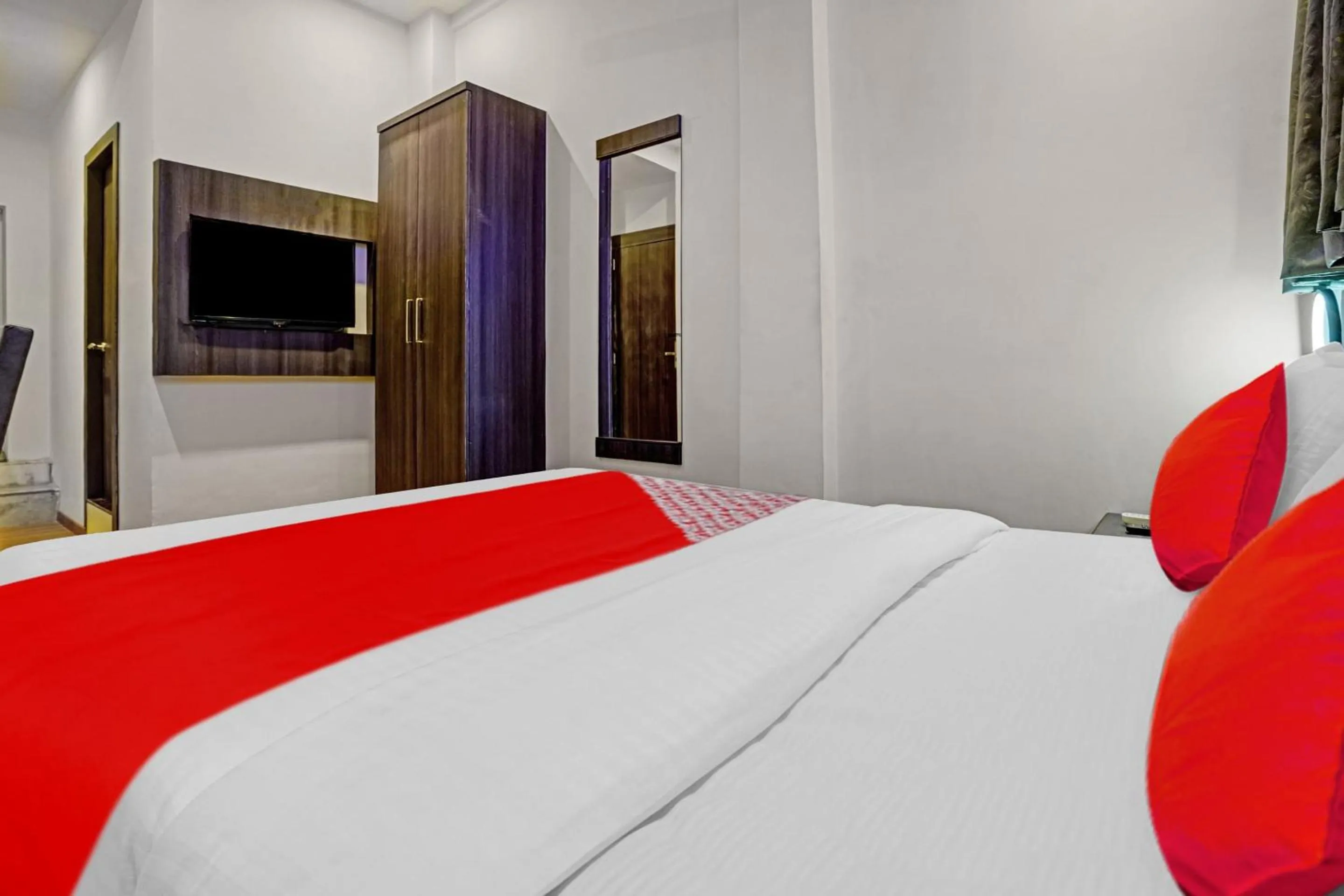 Bedroom, Bed in Super Hotel O Sunrise Suites