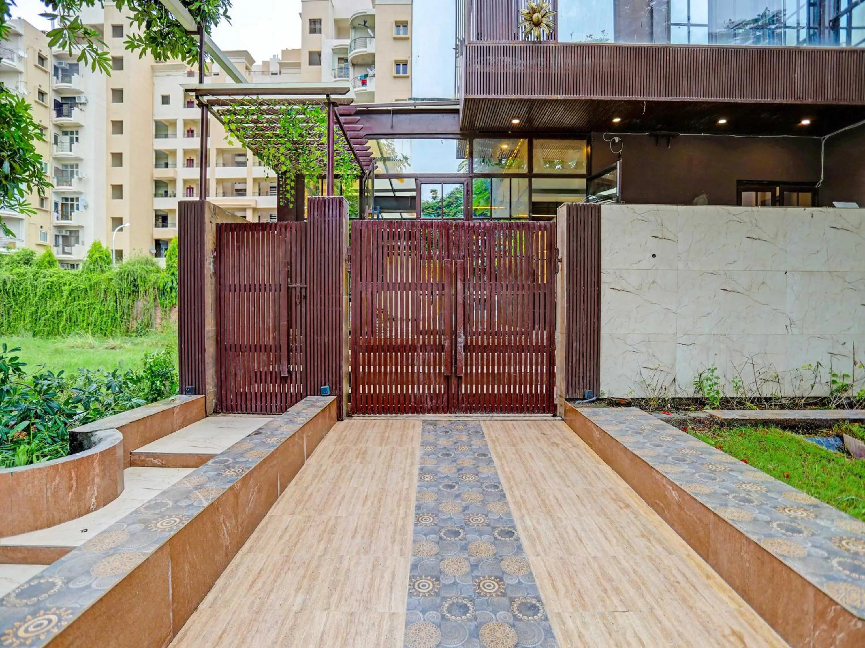 Facade/entrance in Hotel O Expo View Stay