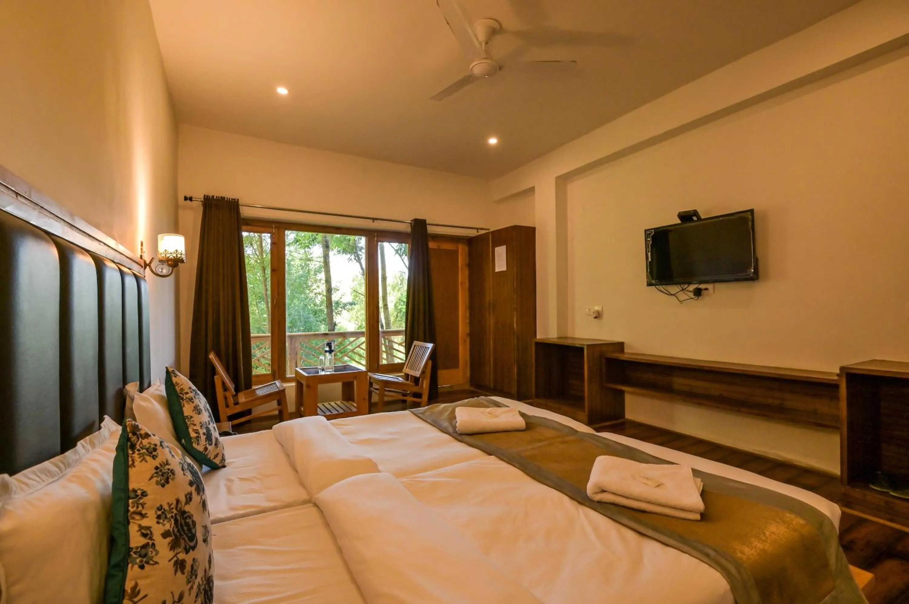 Mountain view, Bed in LADAKH ODYSSEY Hotel