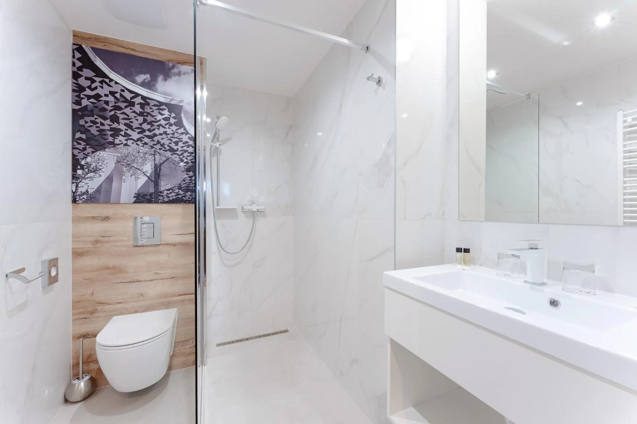 Shower in Onyx Luxury Budapest