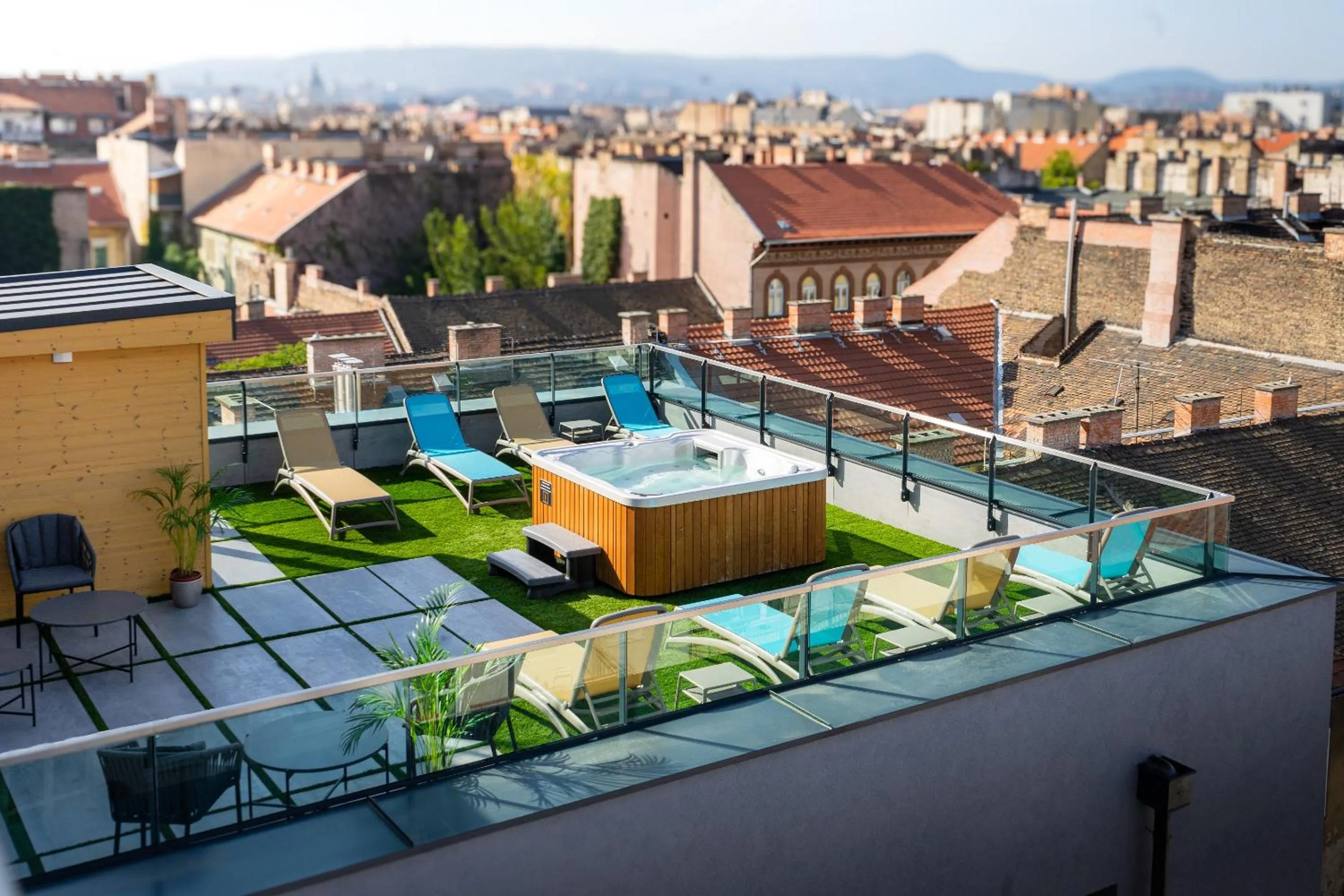 Hot Tub in Onyx Luxury Budapest