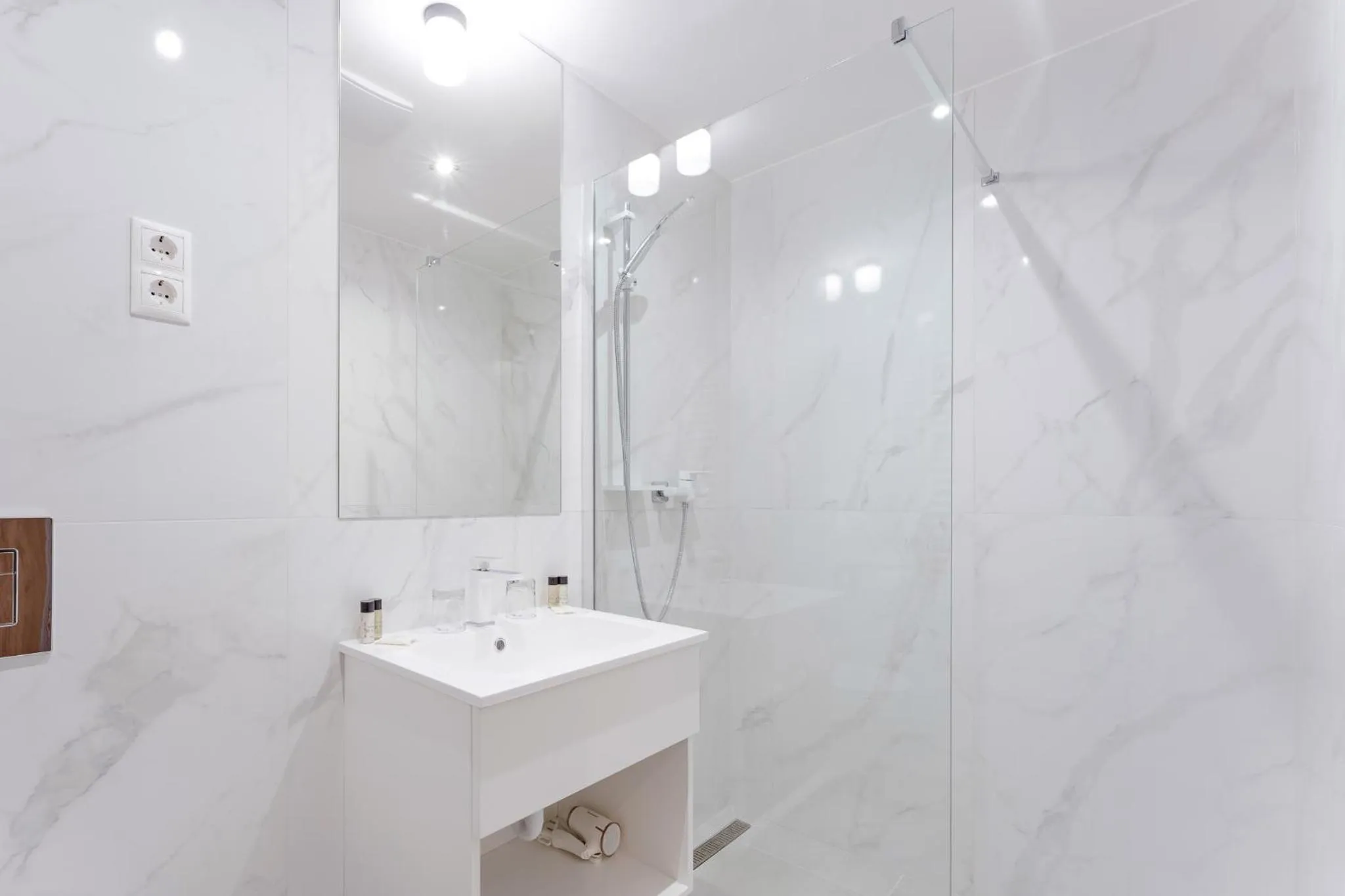 Shower in Onyx Luxury Budapest