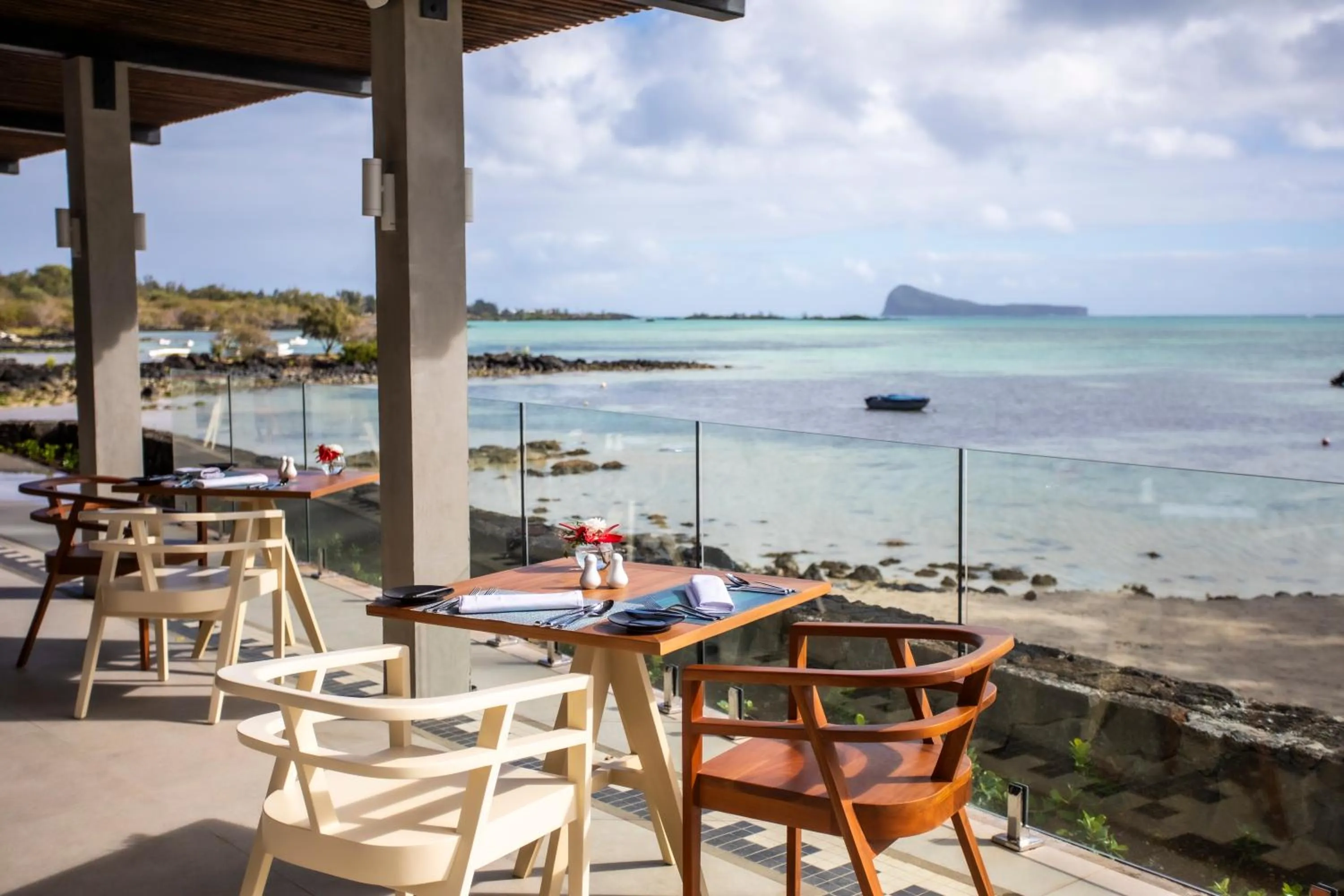 Restaurant/places to eat in Sea Diamond Boutique Hotel & Spa by Sea Resorts