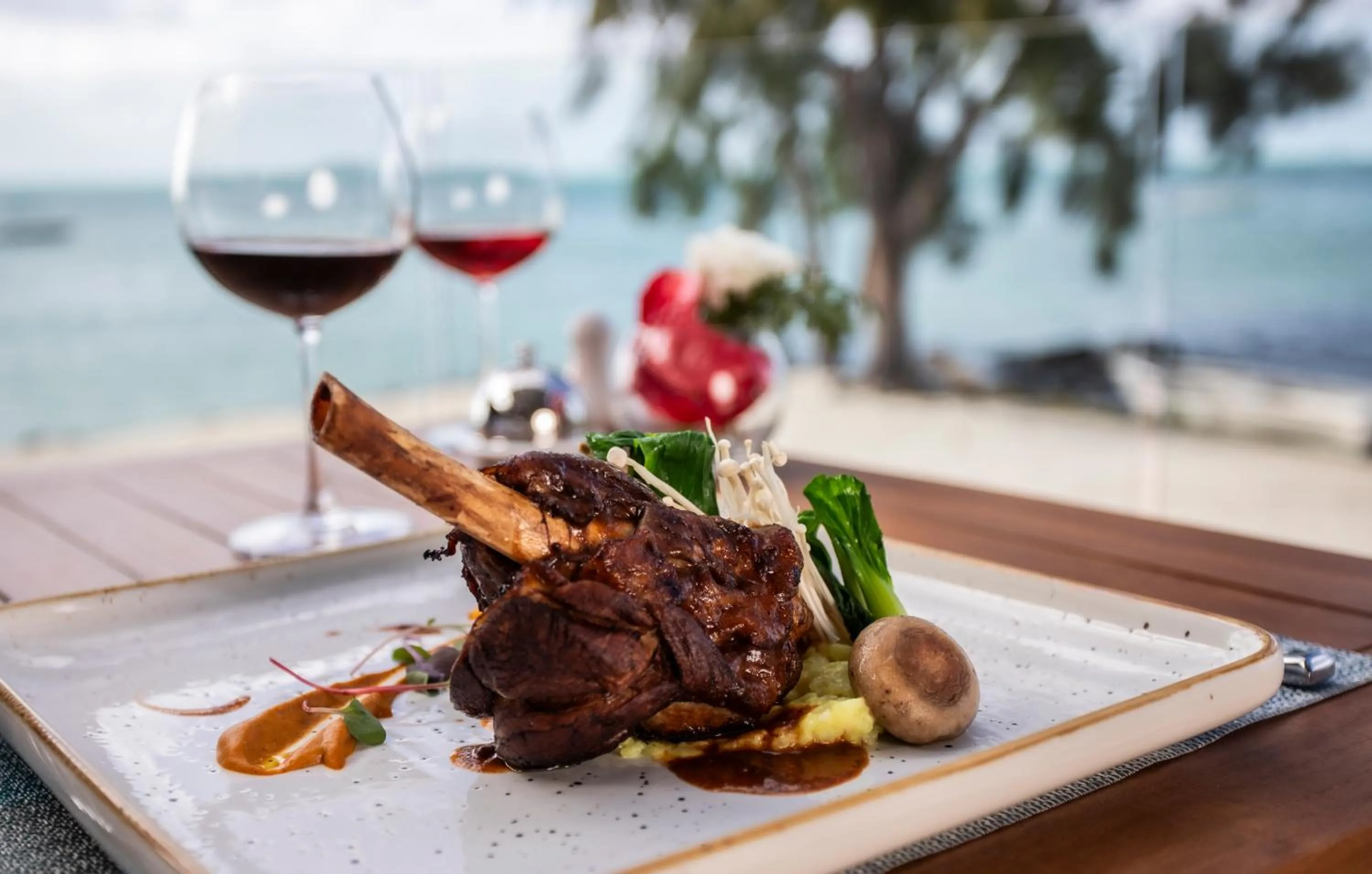 Food and drinks in Sea Diamond Boutique Hotel & Spa by Sea Resorts