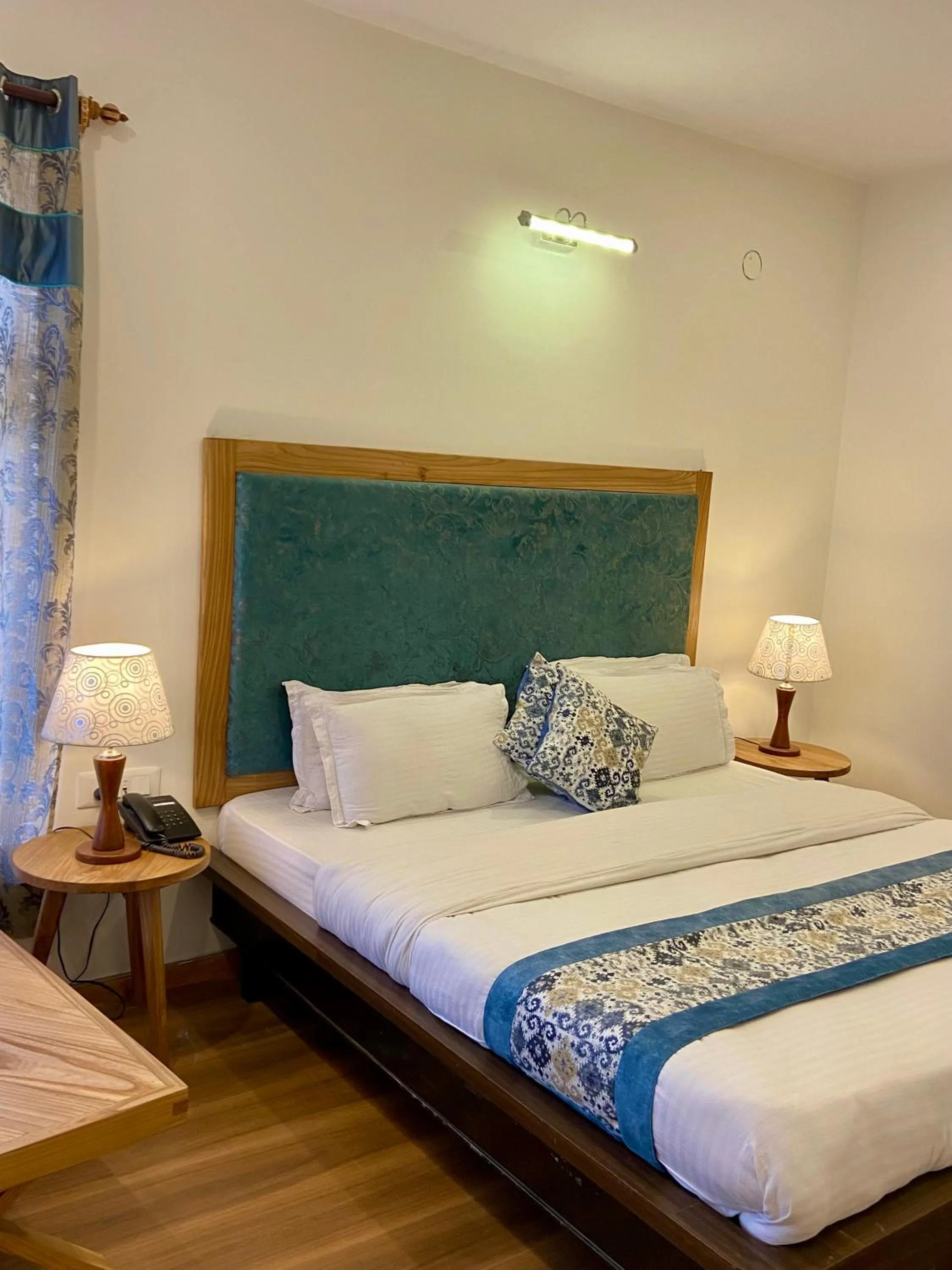 Bedroom, Bed in Hotel Palam Hills