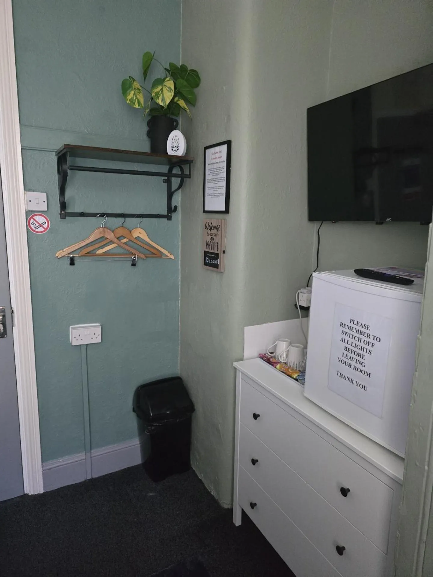 TV and multimedia in Maydene Hotel