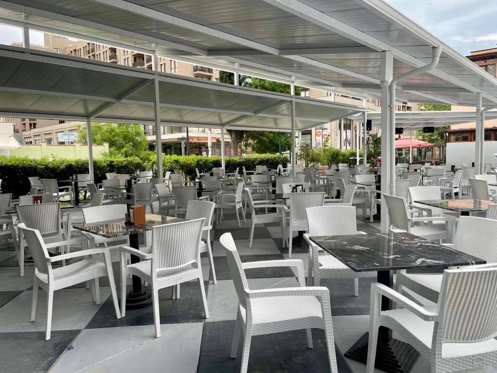 Grand Hotel Nirvana - All Inclusive & Free Beach Access