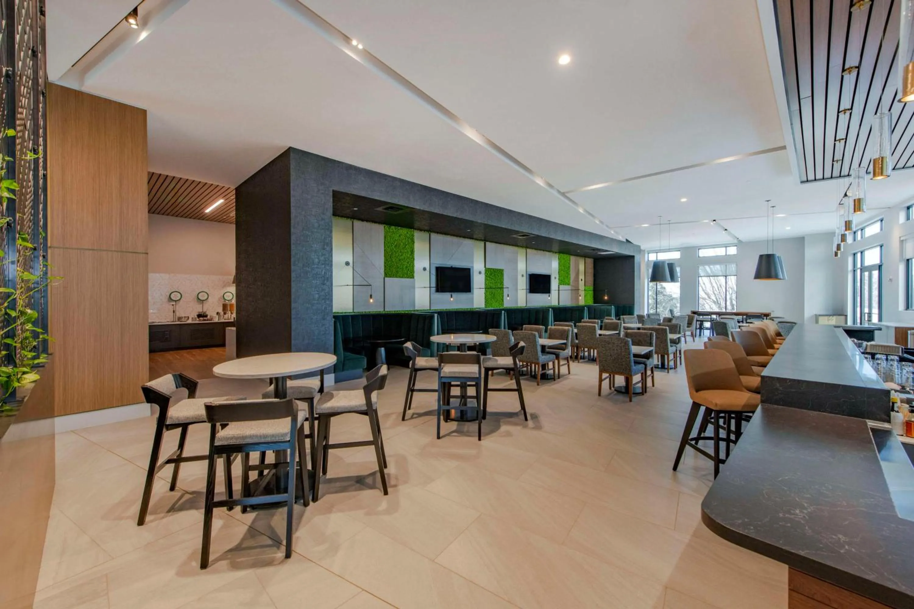 Restaurant/places to eat in Embassy Suites By Hilton Asheville Downtown