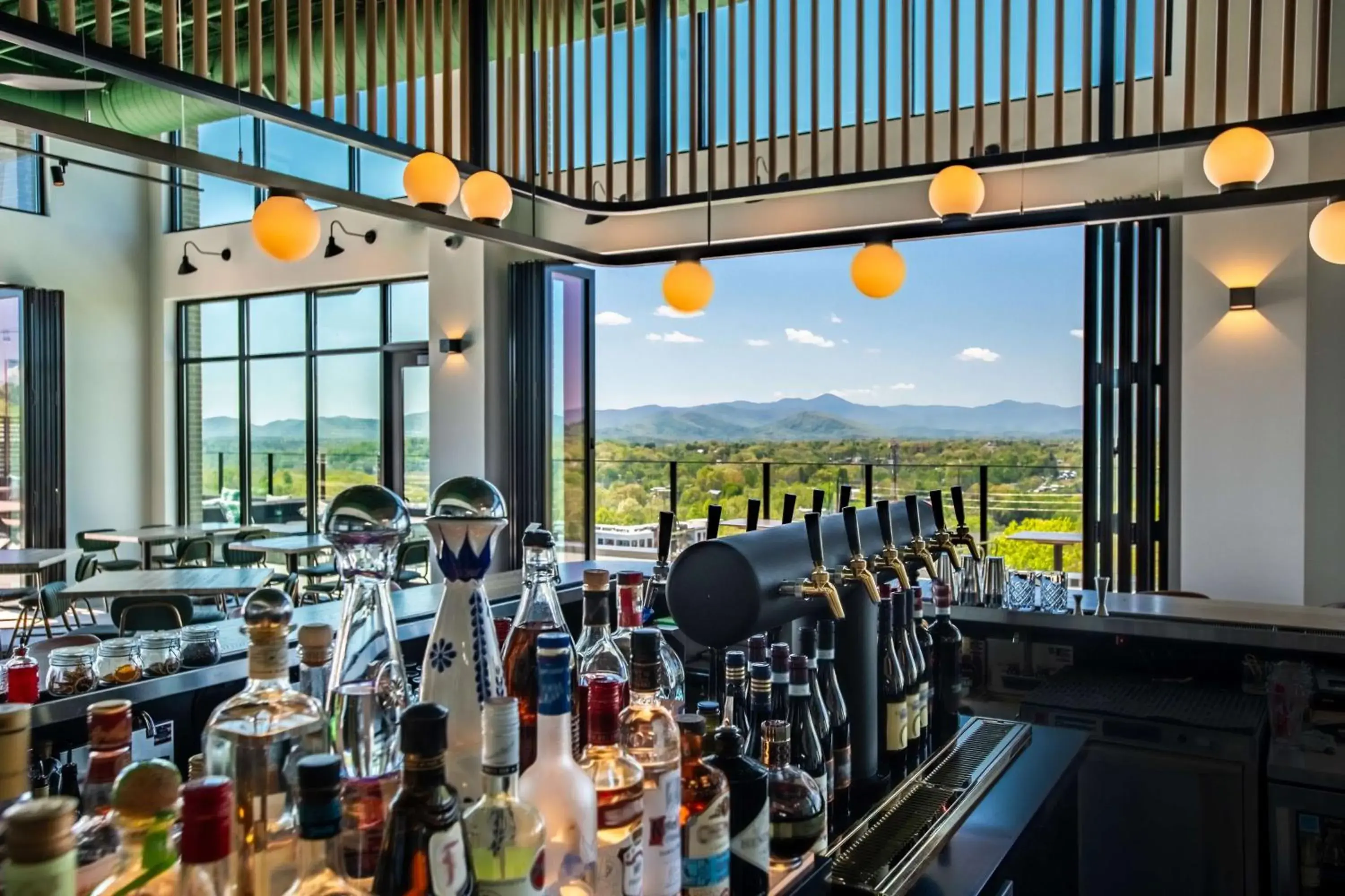 Restaurant/places to eat in Embassy Suites By Hilton Asheville Downtown Restaurant/places to eat in Embassy Suites By Hilton Asheville Downtown