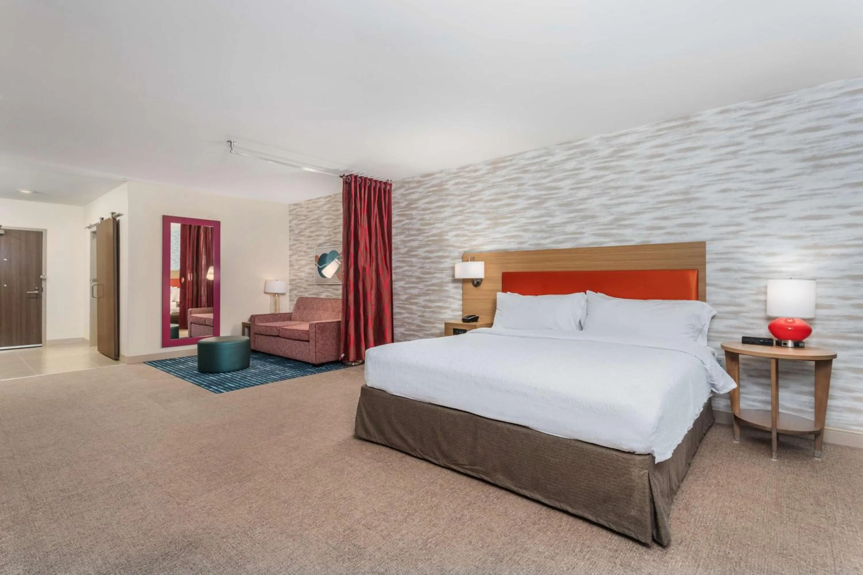 Living room, Bed in Home2 Suites By Hilton Cedar Rapids Westdale