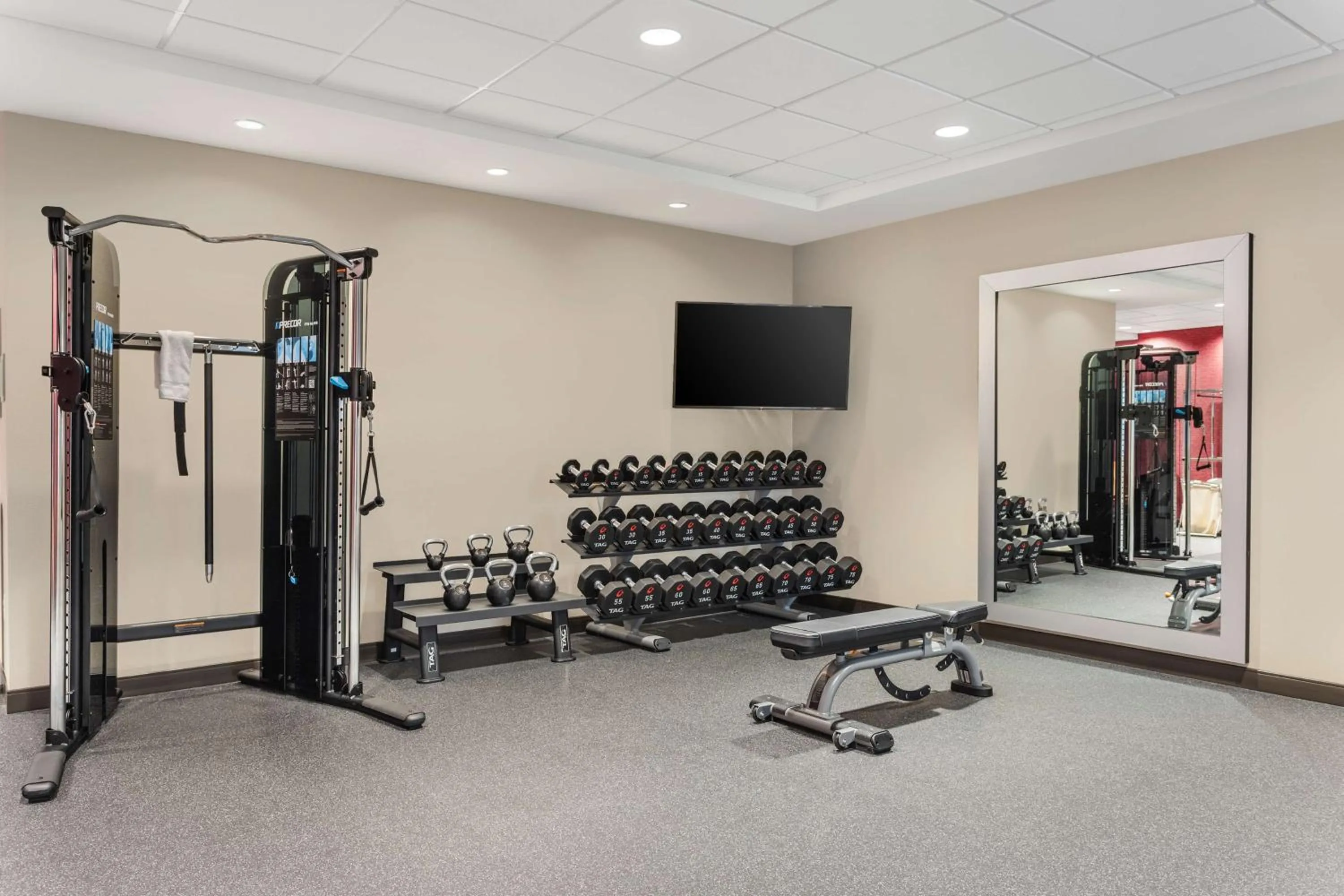 Fitness centre/facilities in Home2 Suites By Hilton Cedar Rapids Westdale