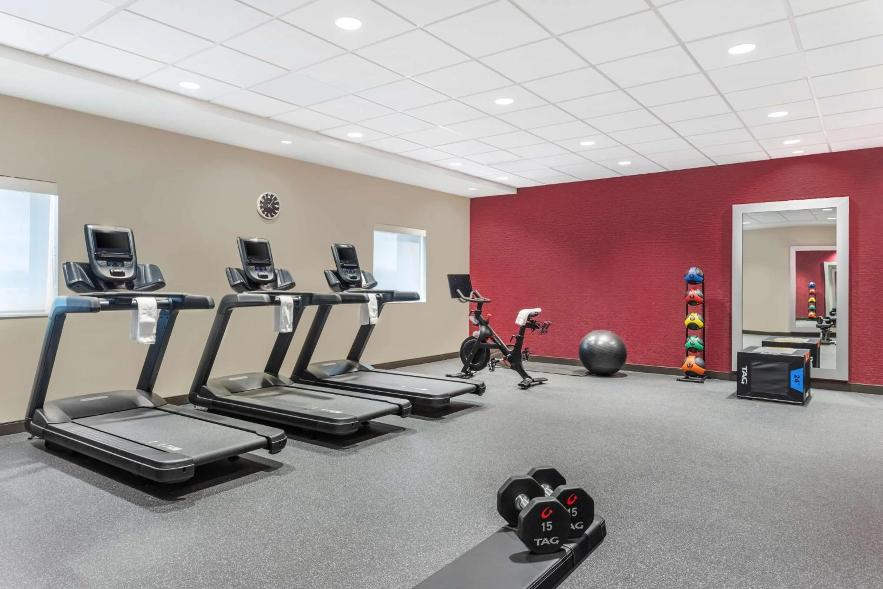 Fitness centre/facilities in Home2 Suites By Hilton Cedar Rapids Westdale