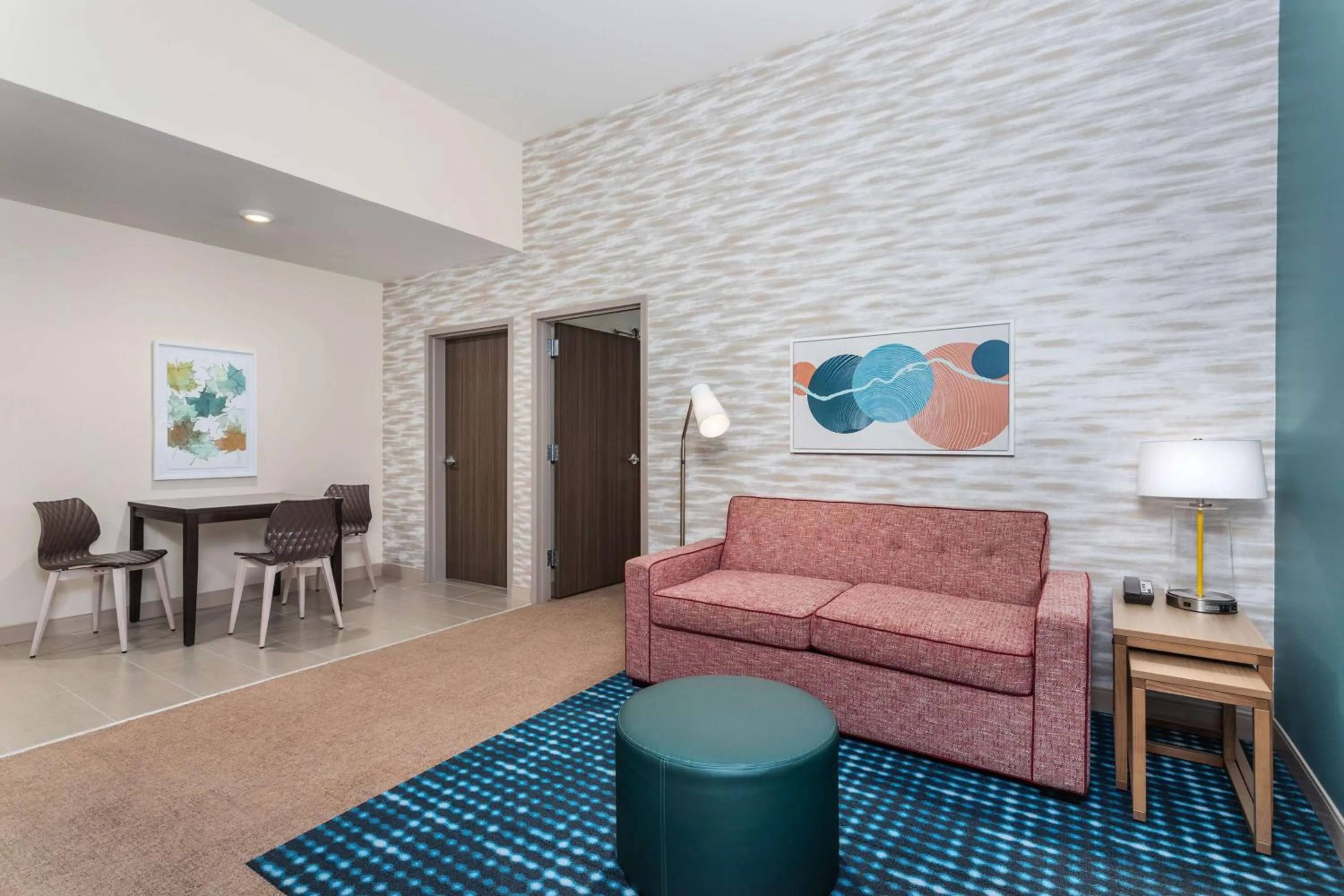 Living room in Home2 Suites By Hilton Cedar Rapids Westdale