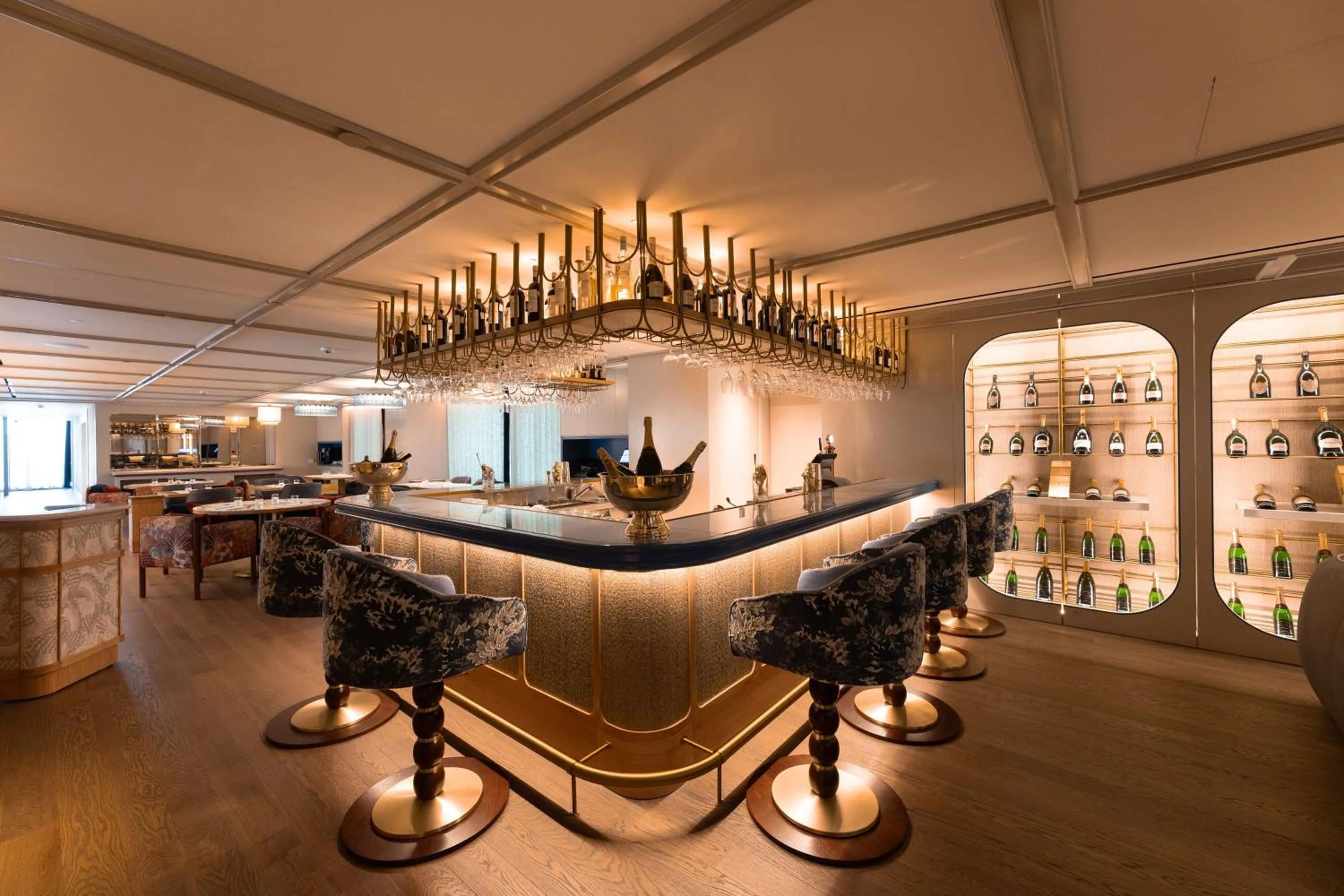 Lounge or bar in Legacy Hotel Cascais, Curio Collection By Hilton