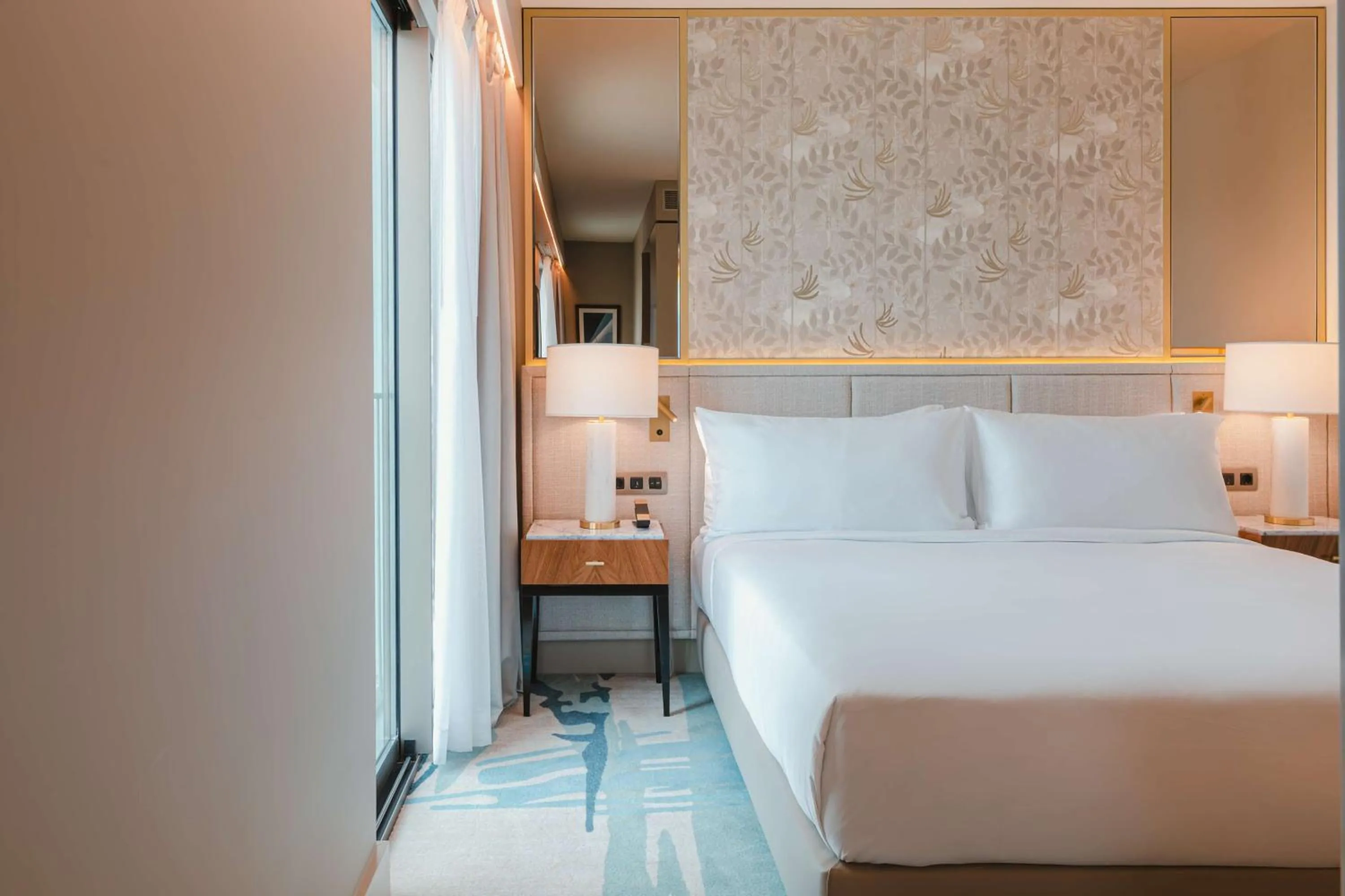 Bed in Legacy Hotel Cascais, Curio Collection By Hilton