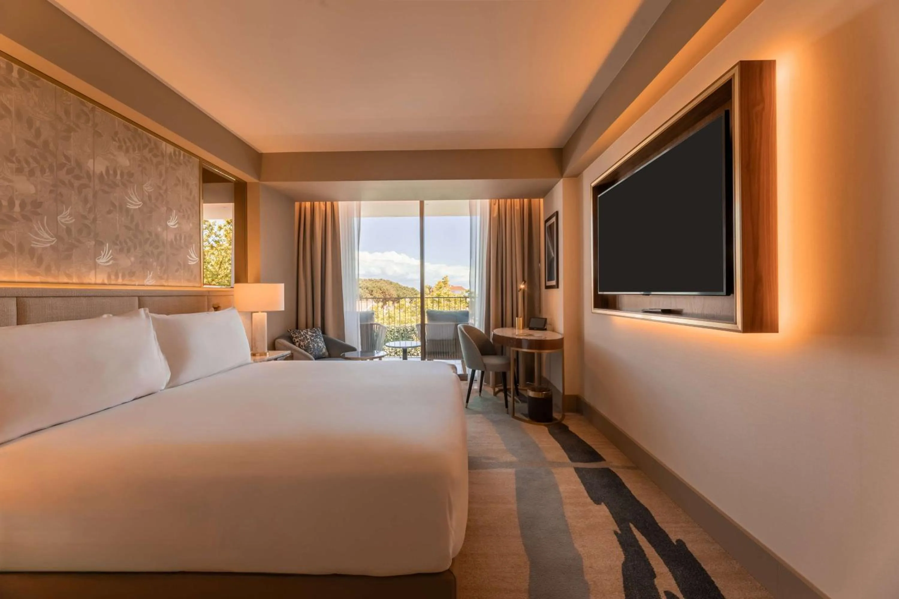 Bed in Legacy Hotel Cascais, Curio Collection By Hilton