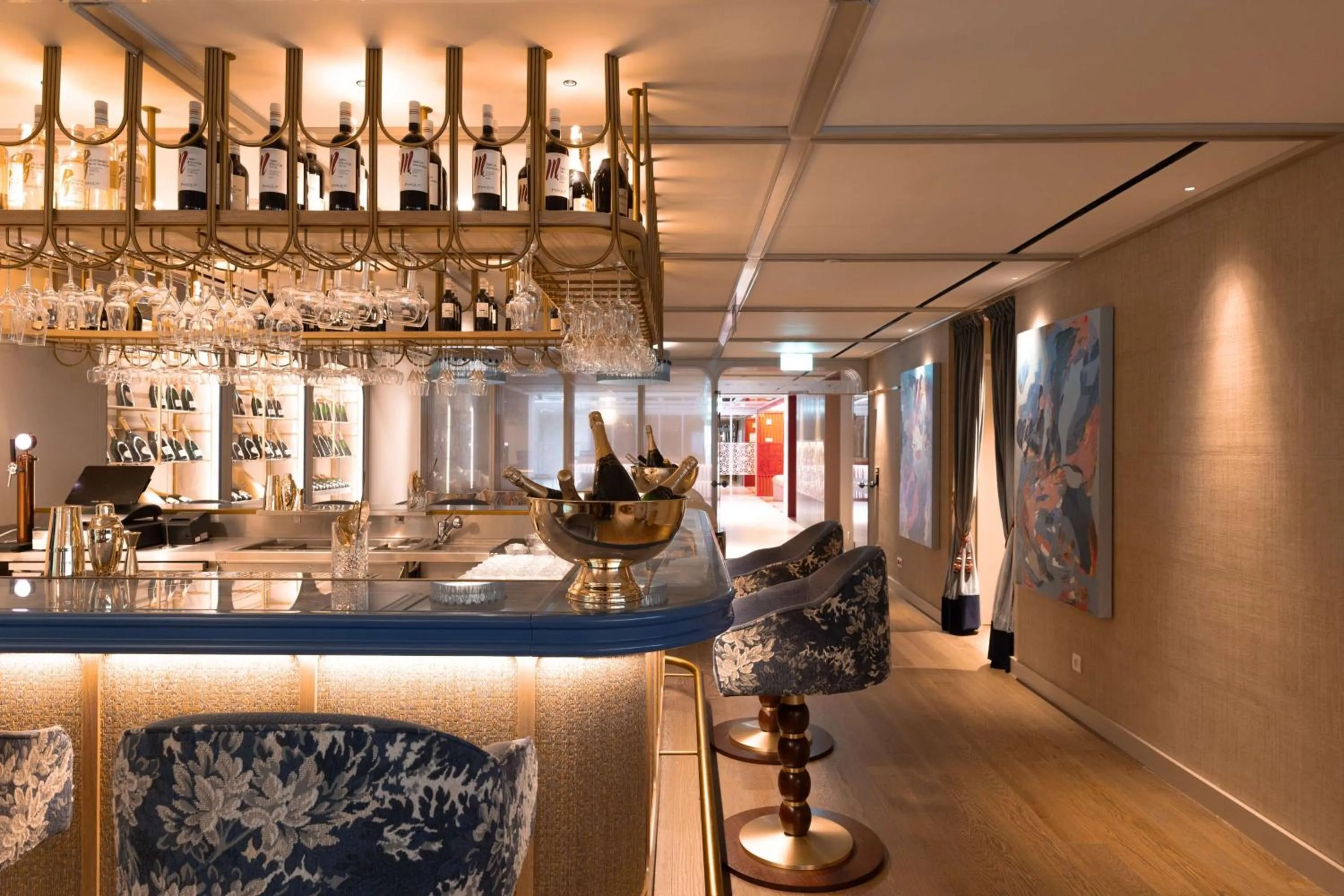 Lounge or bar in Legacy Hotel Cascais, Curio Collection By Hilton