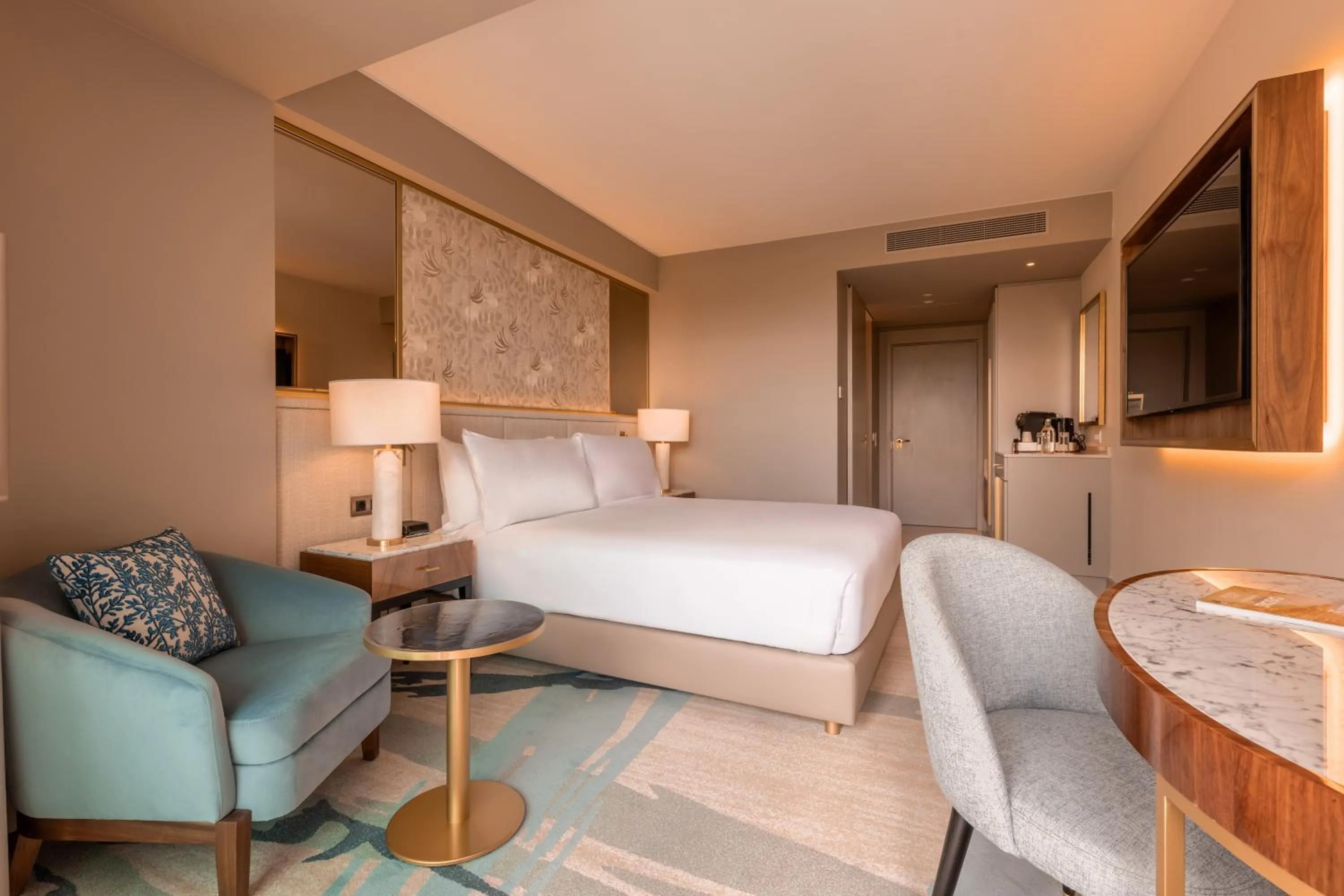 Bedroom, Bed in Legacy Hotel Cascais, Curio Collection By Hilton