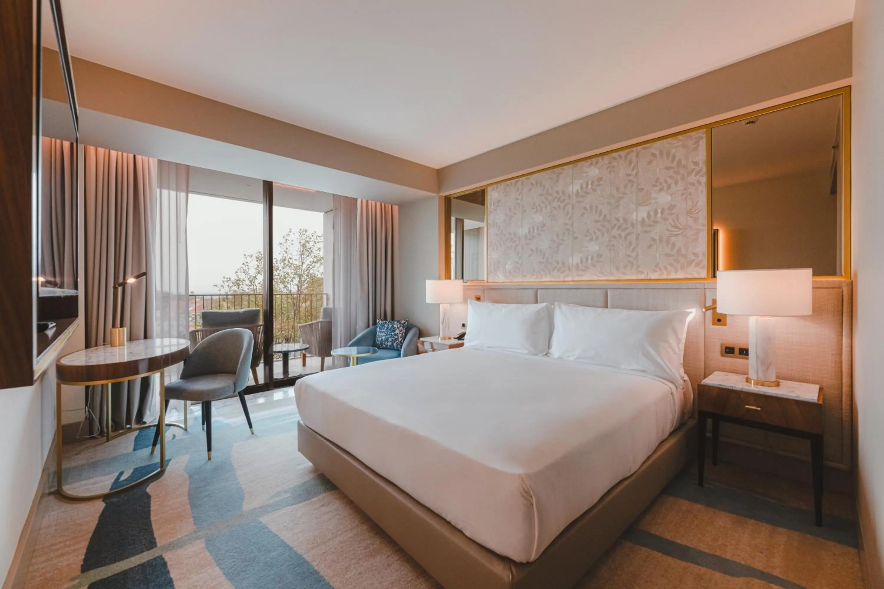 TV and multimedia, Bed in Legacy Hotel Cascais, Curio Collection By Hilton