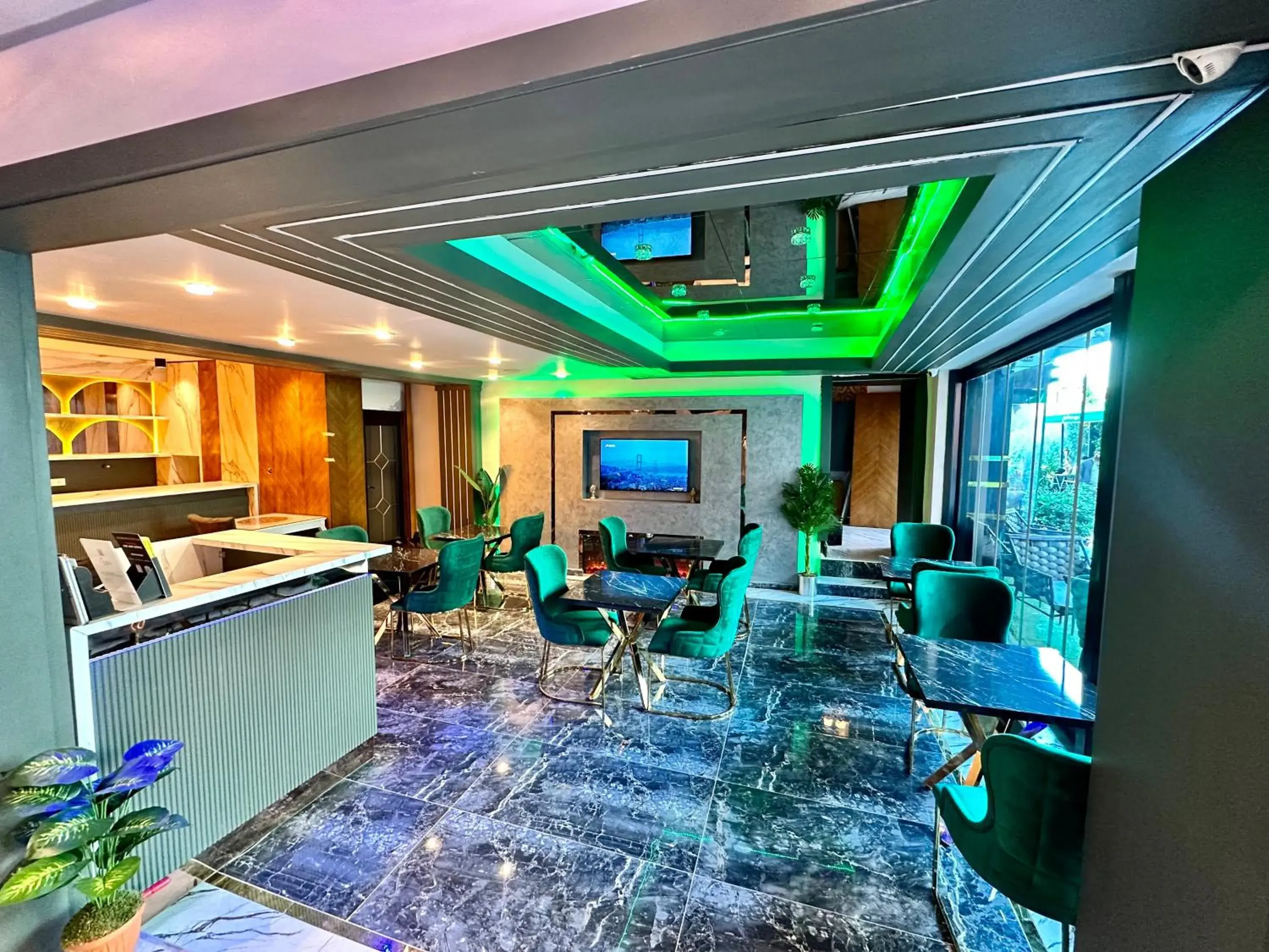 Crowned Plus Hotel Crowned Plus Hotel