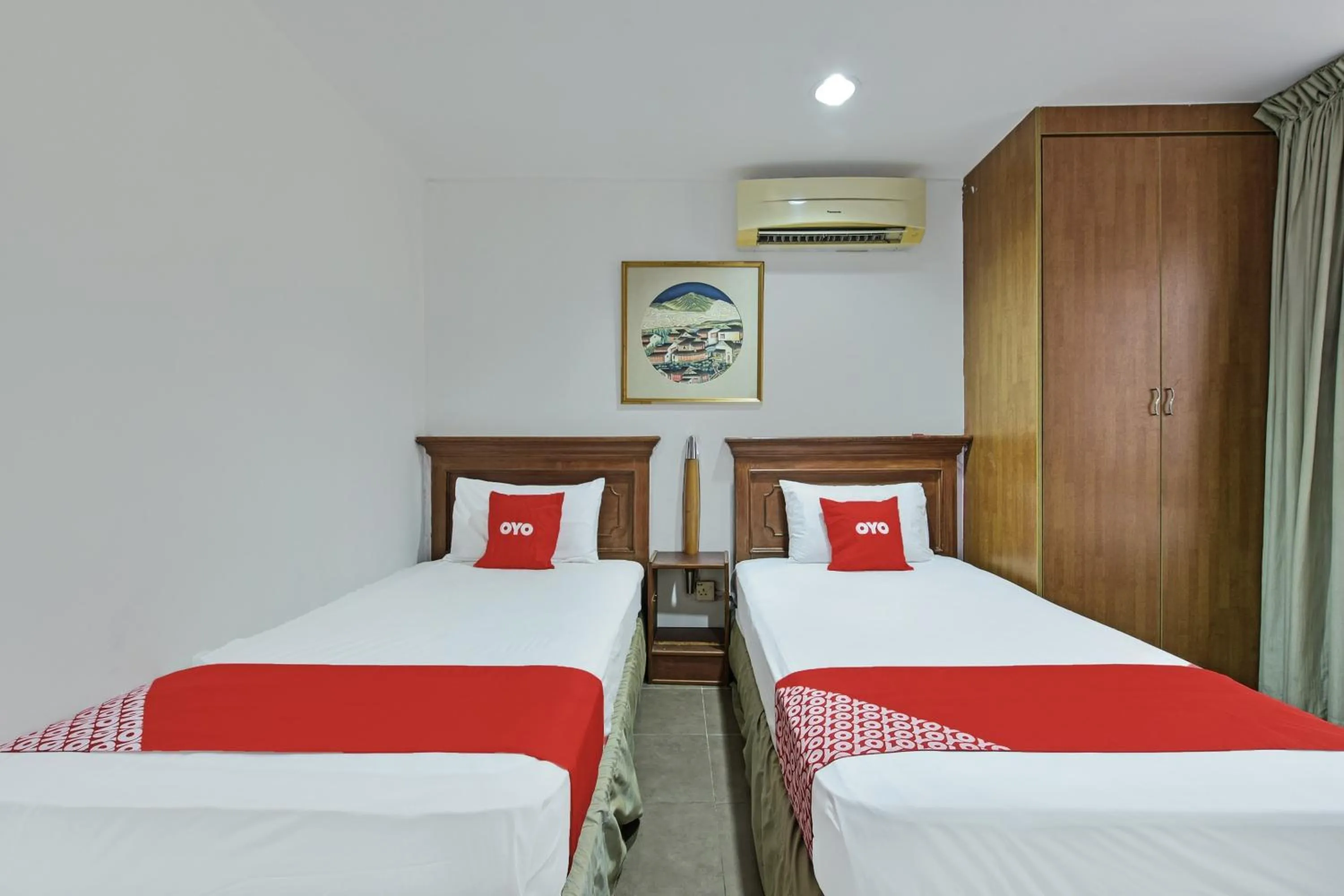 Bedroom, Bed in Super OYO 90780 J Hotel Bukit Bintang