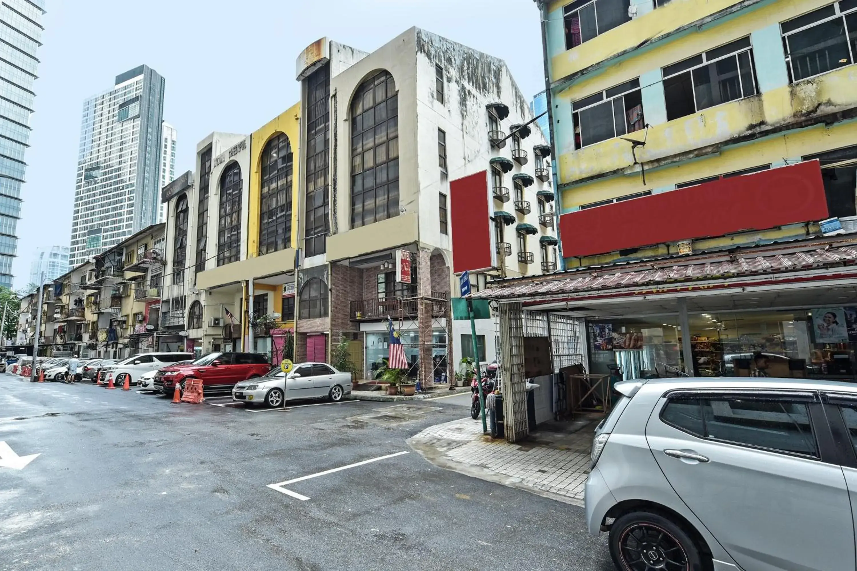 Property building in Super OYO 90780 J Hotel Bukit Bintang Property building in Super OYO 90780 J Hotel Bukit Bintang