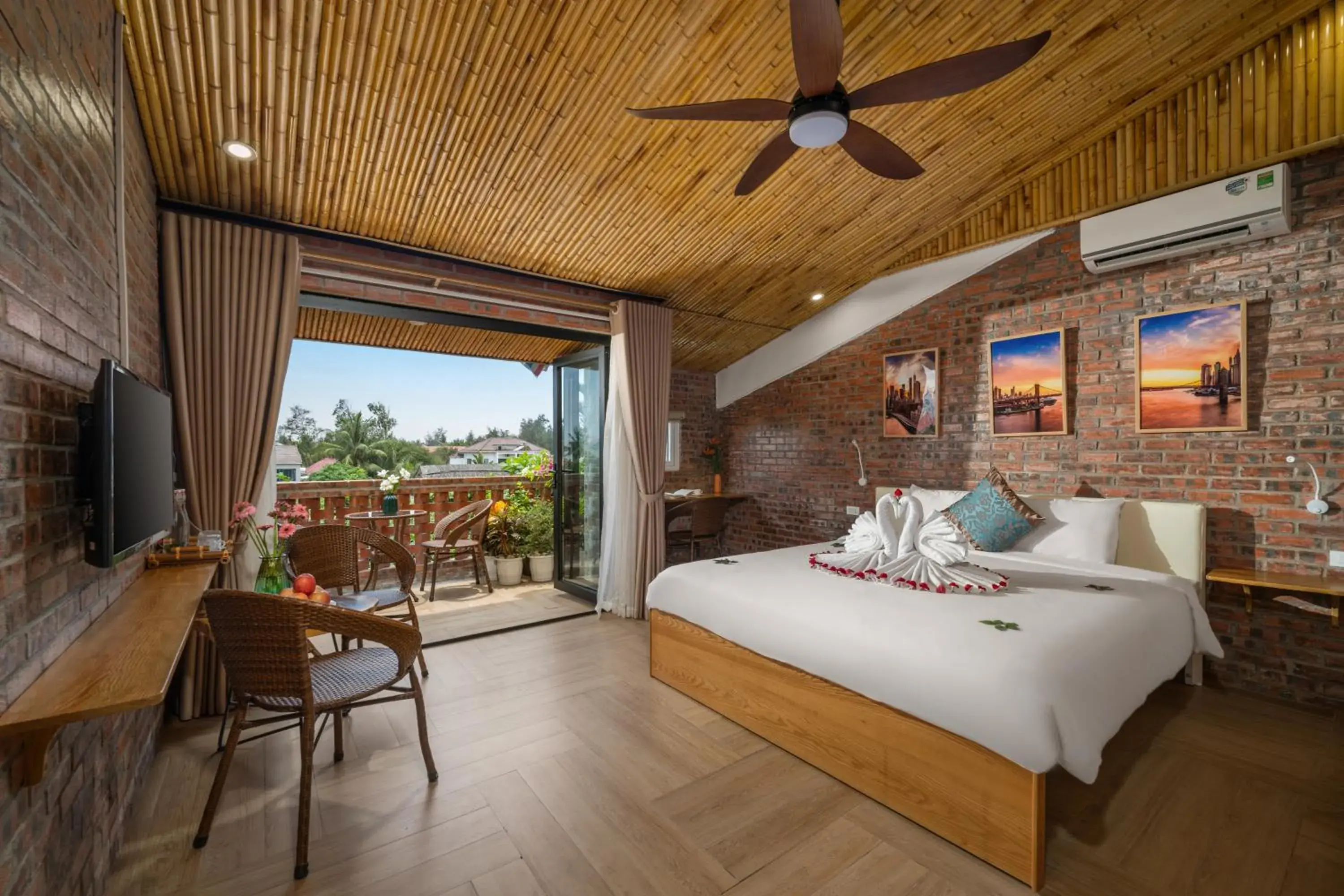 Deluxe Double Room with Balcony in Hoi An Golden Bamboo An Bang Beach Villa & Spa Deluxe Double Room with Balcony in Hoi An Golden Bamboo An Bang Beach Villa & Spa