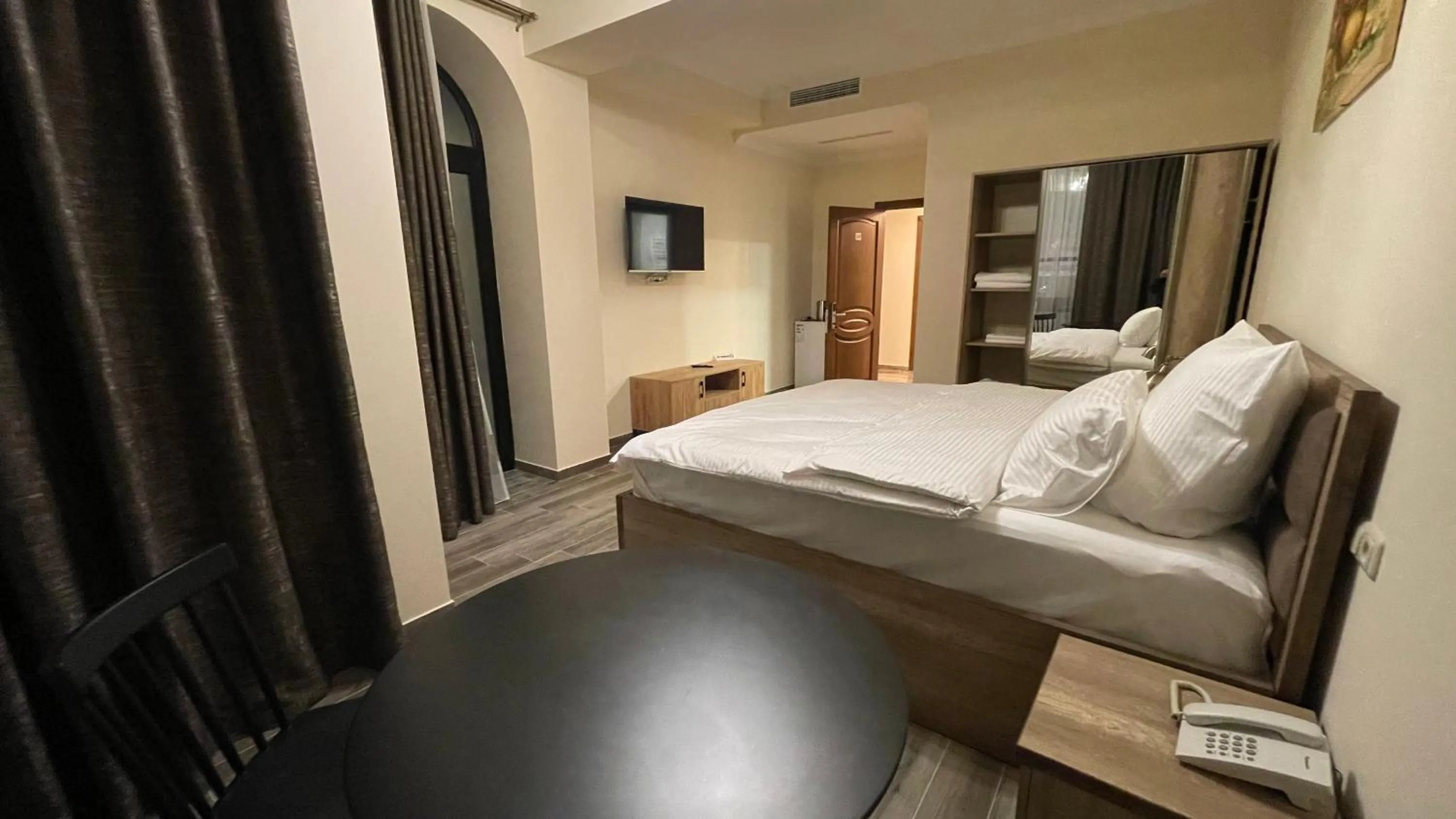 Photo of the whole room, Bed in Altunyan Hotel