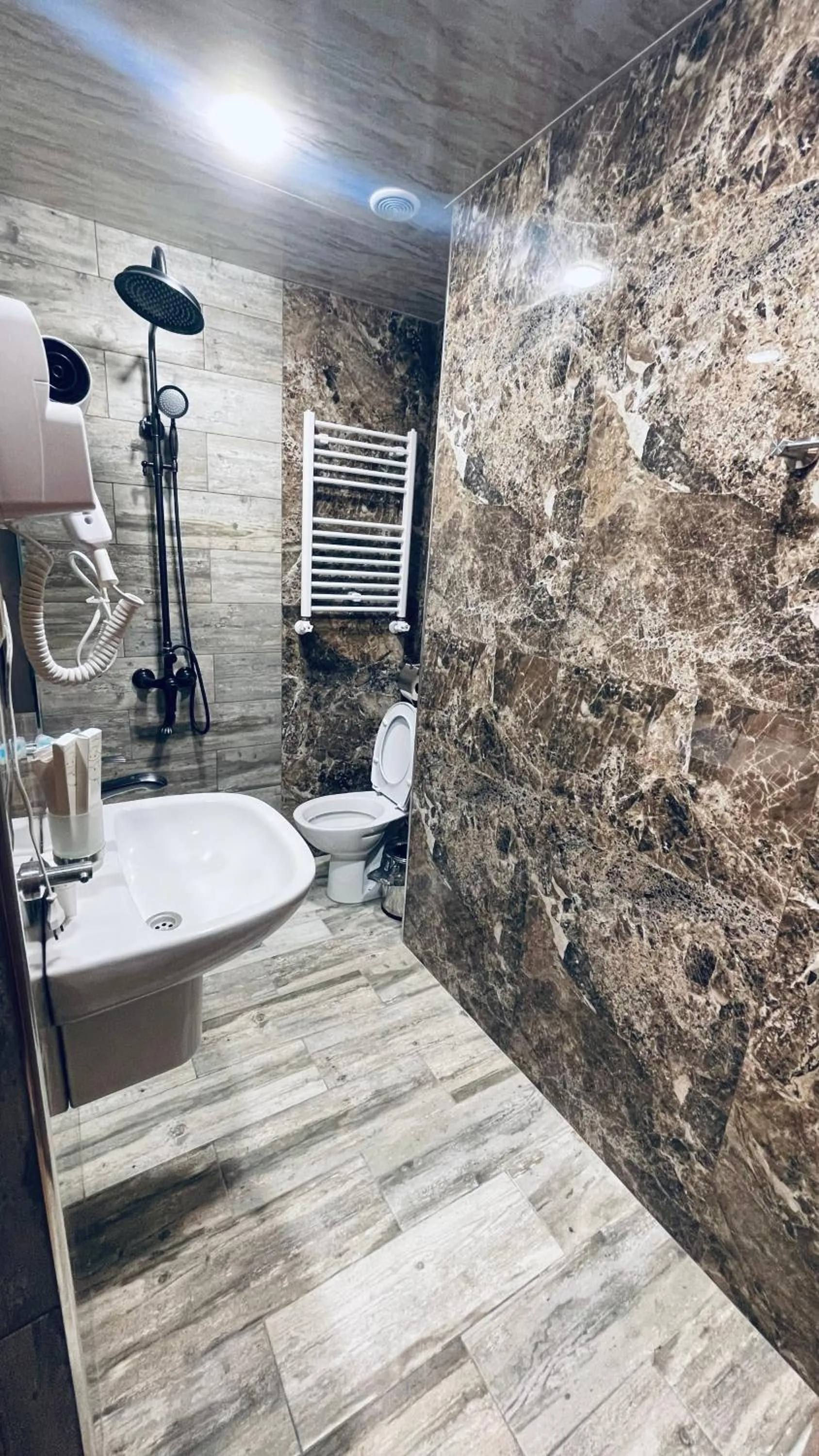 Bathroom in Altunyan Hotel