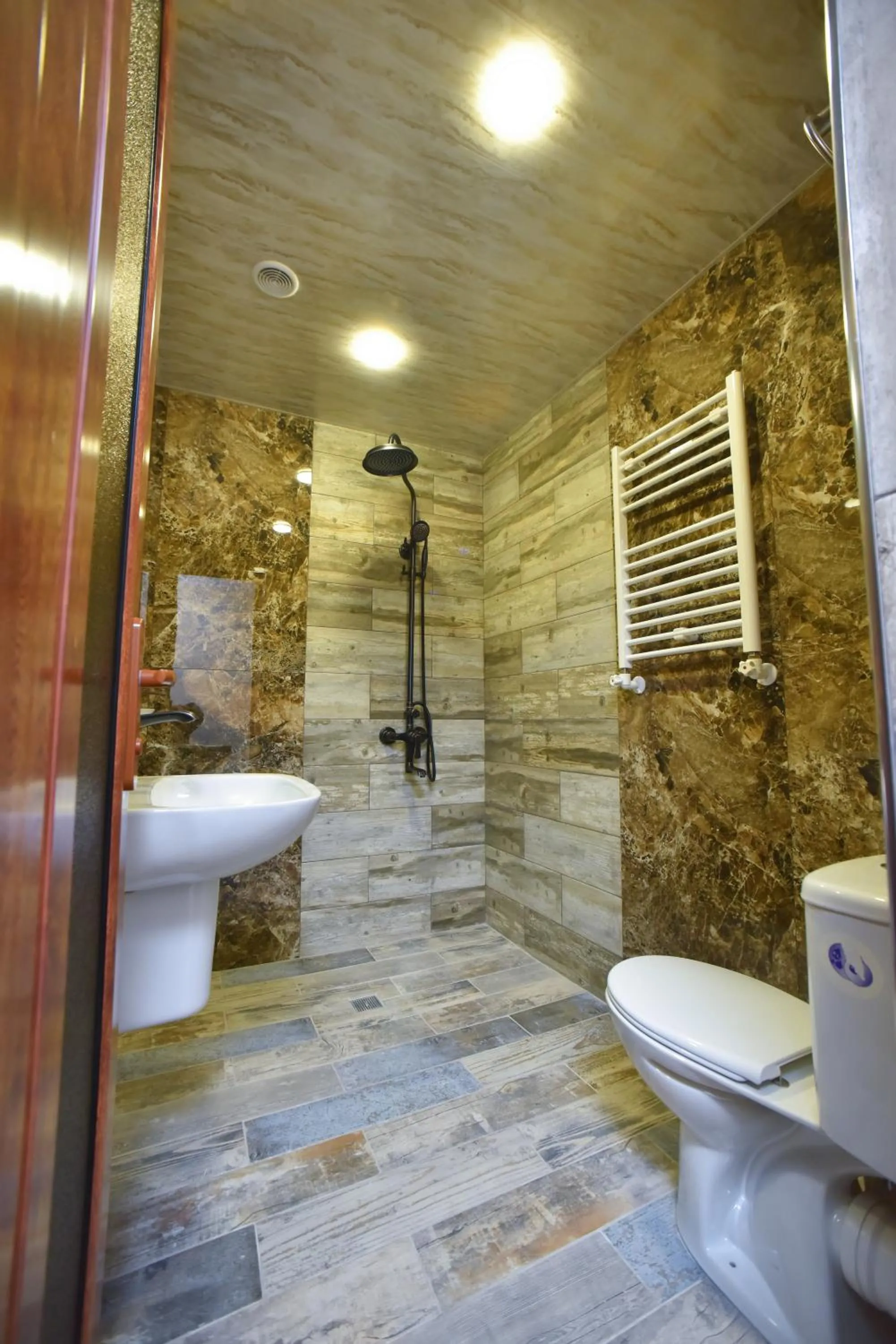 Shower in Altunyan Hotel