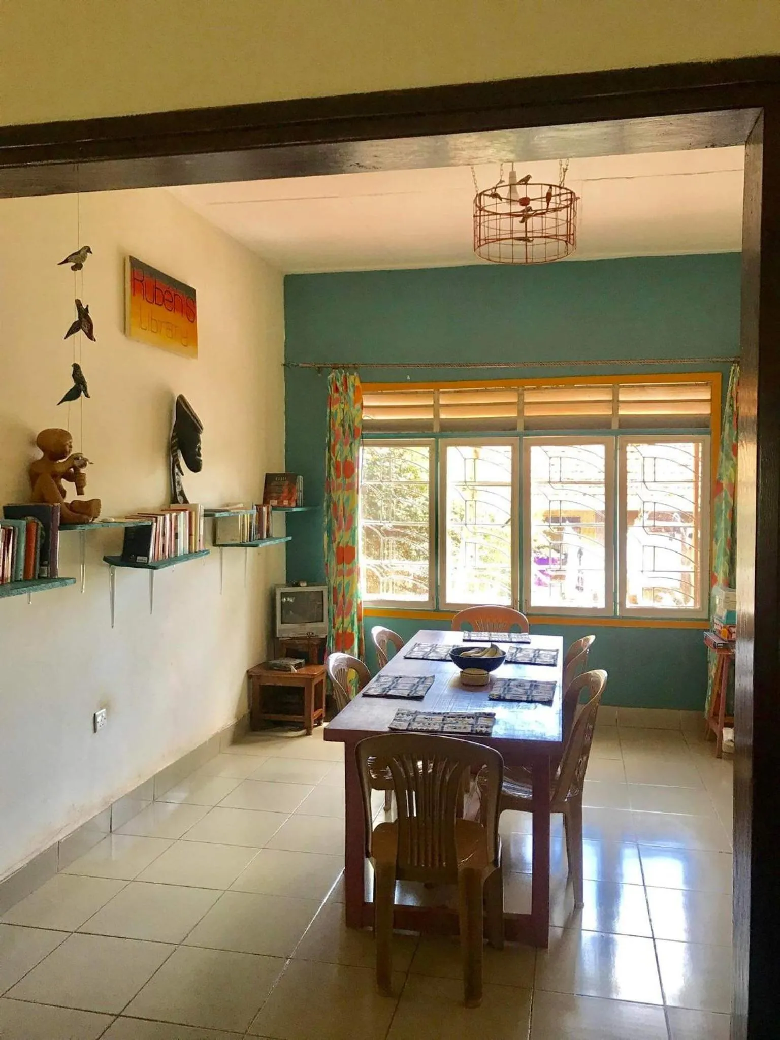 Restaurant/places to eat in Home stay studio 62 Guesthouse