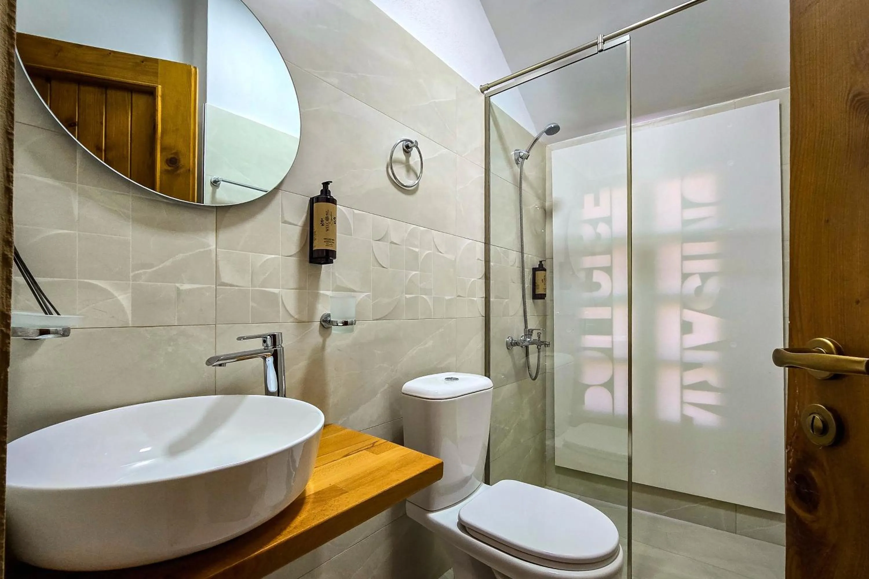 Bathroom in Porta7 Hotel