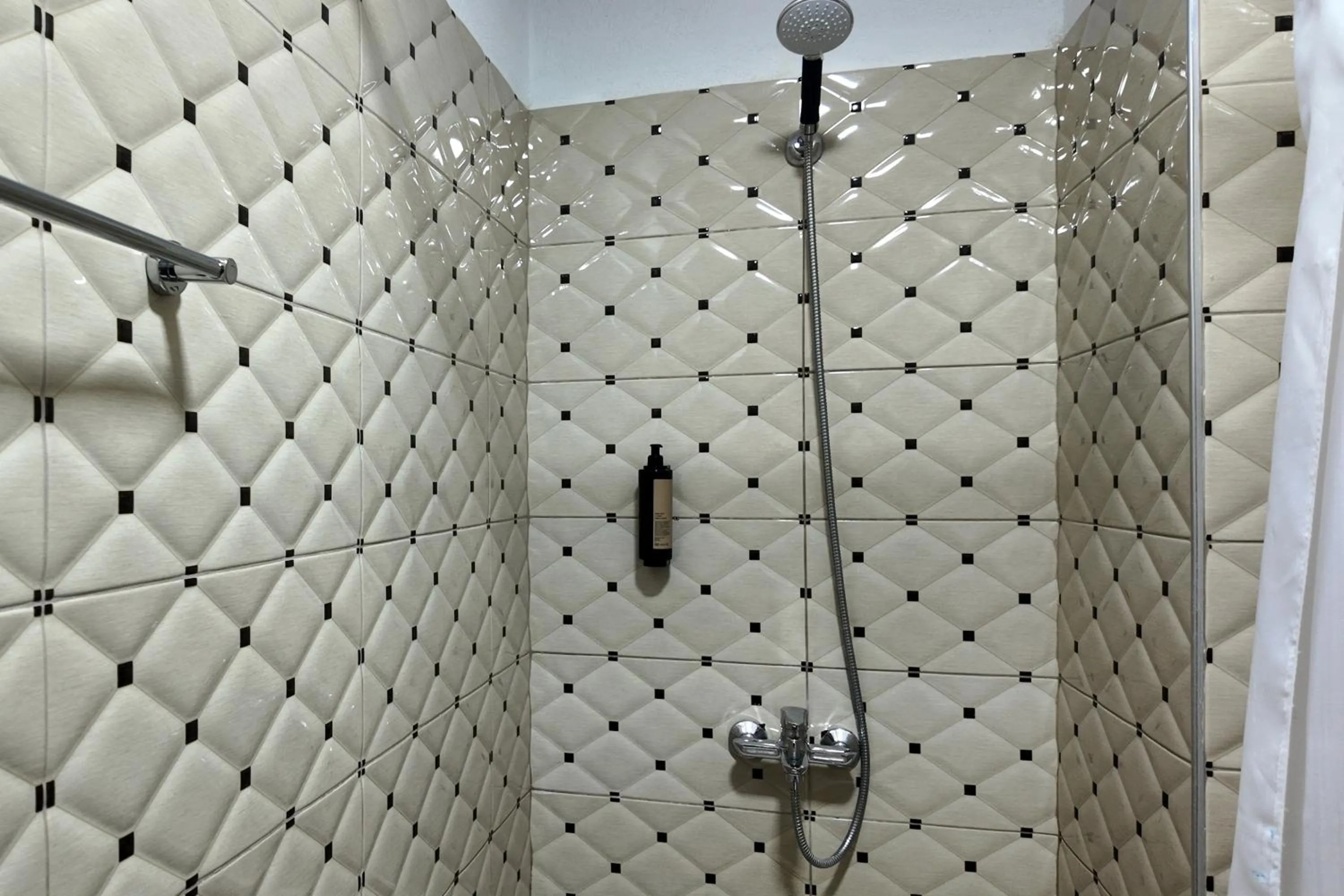 Shower in Porta7 Hotel