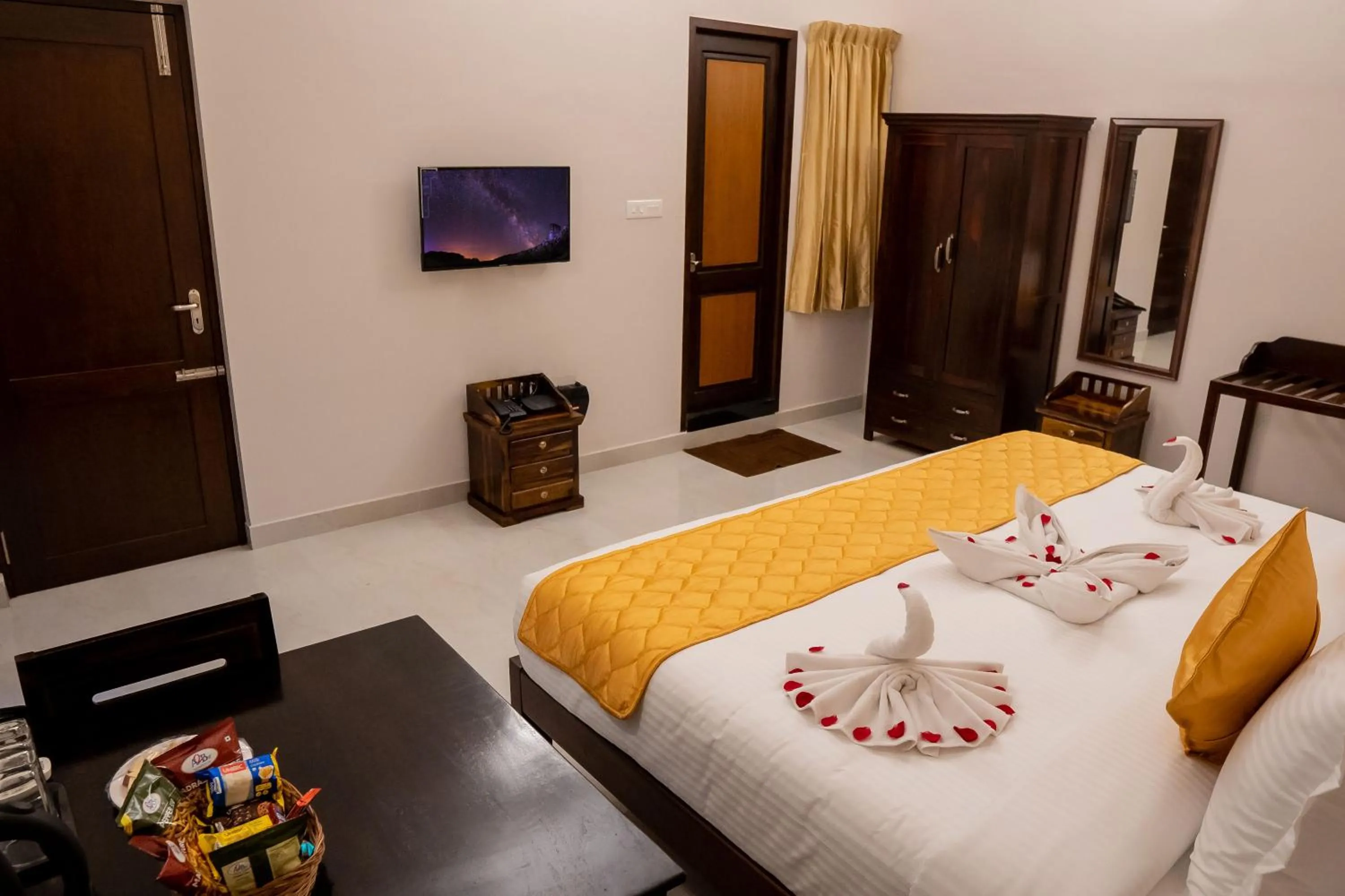 Bedroom, Bed in Palais de Pondichéry