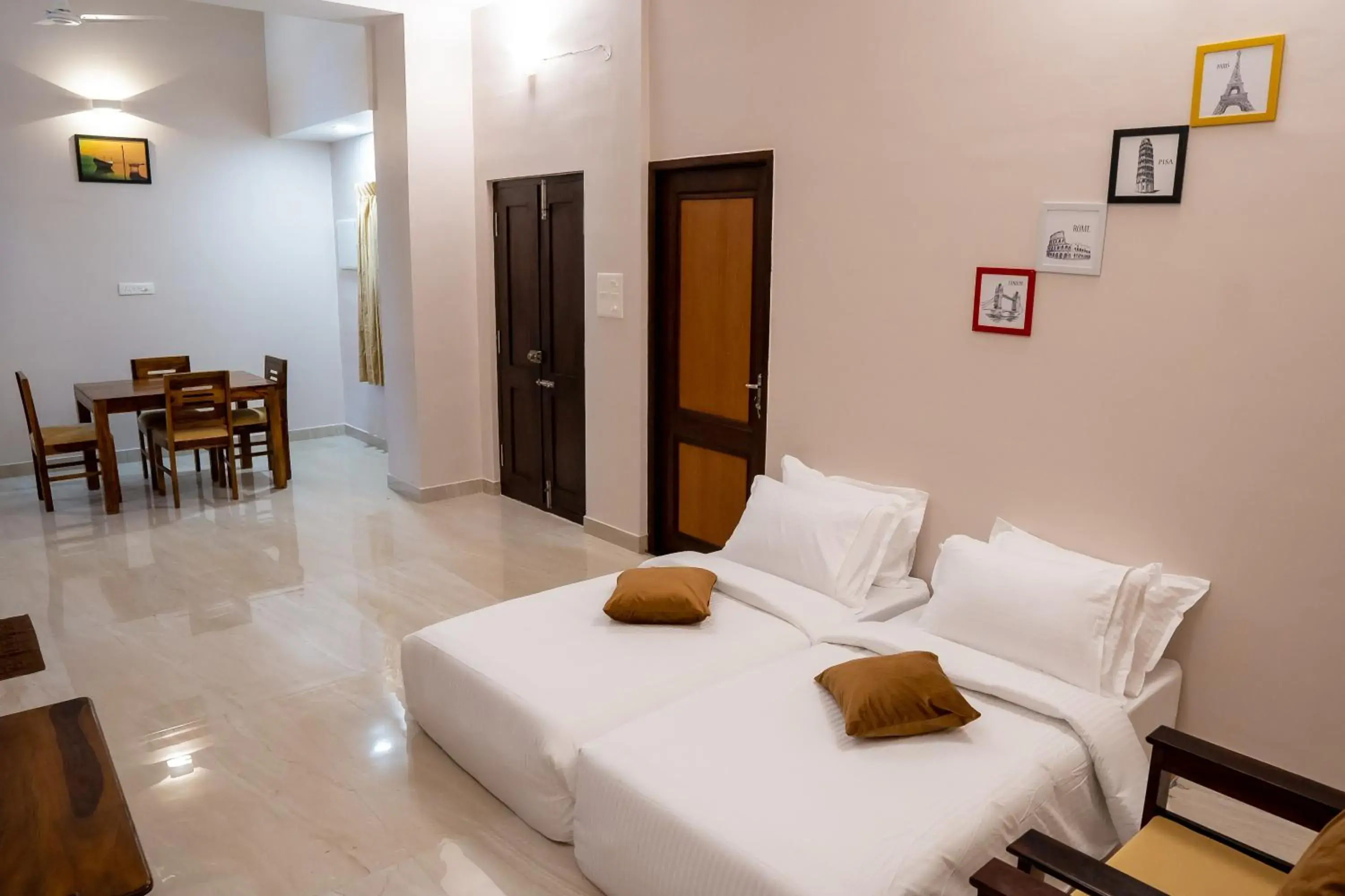 Living room, Bed in Palais de Pondichéry Living room, Bed in Palais de Pondichéry