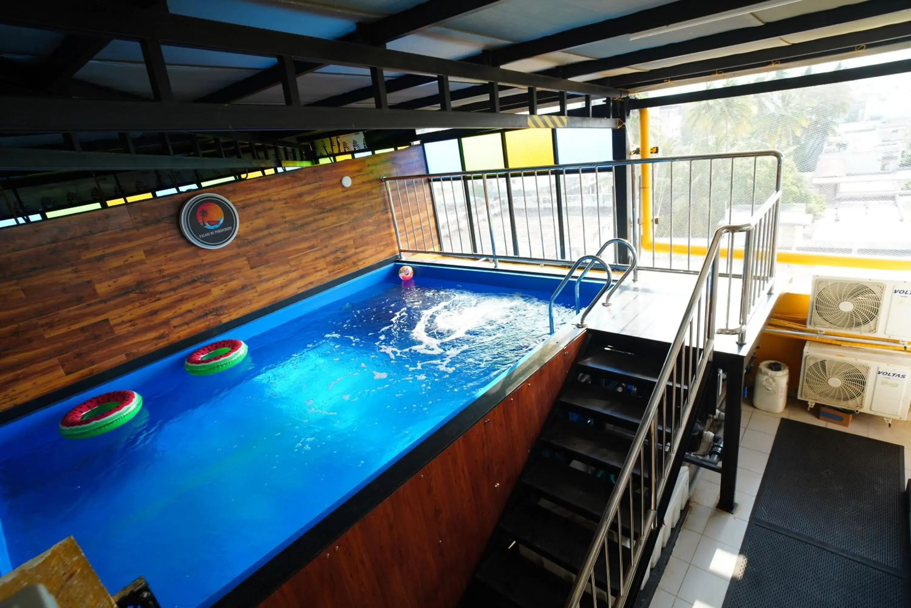 Swimming pool in Palais de Pondichéry Swimming pool in Palais de Pondichéry