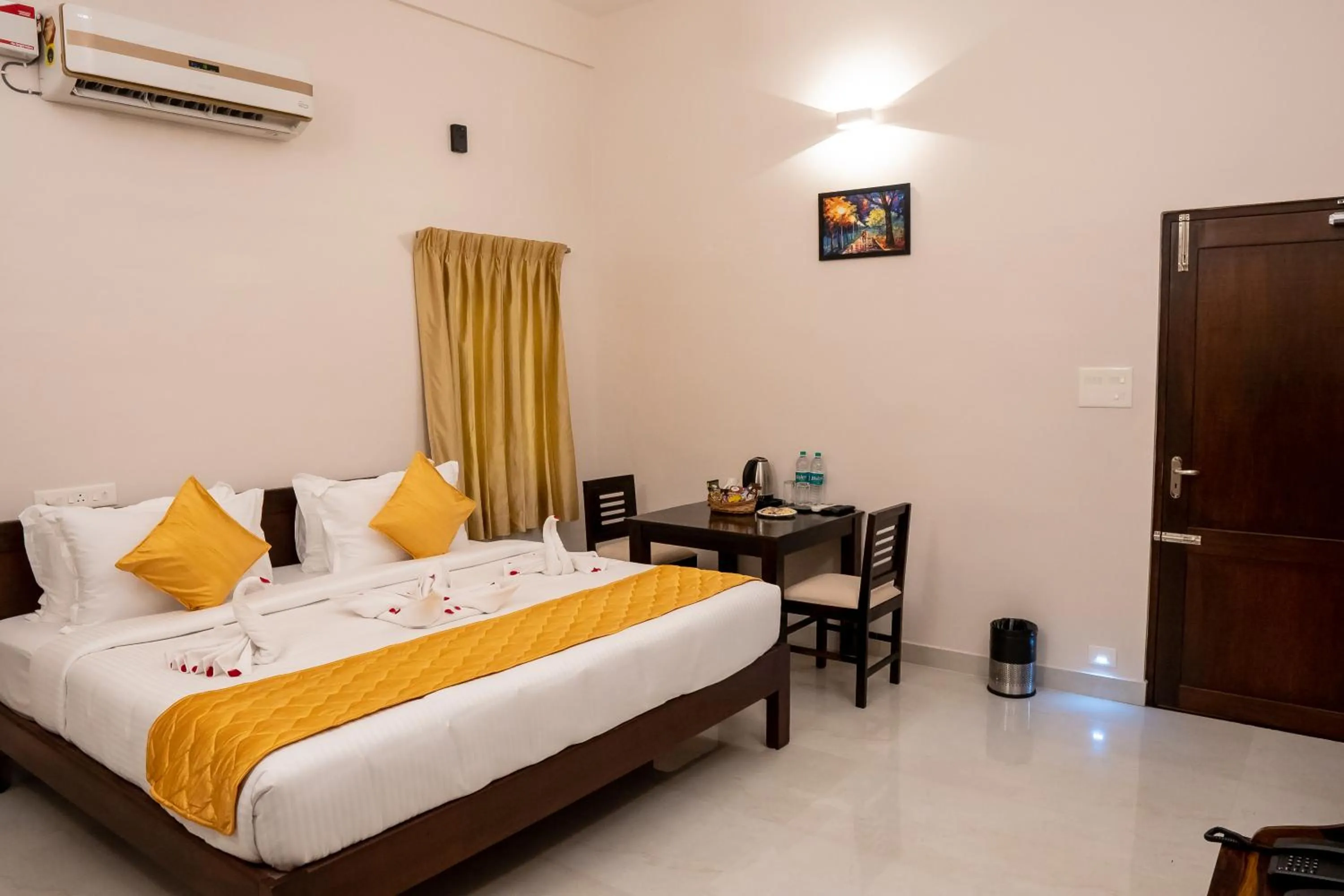 Bedroom, Bed in Palais de Pondichéry