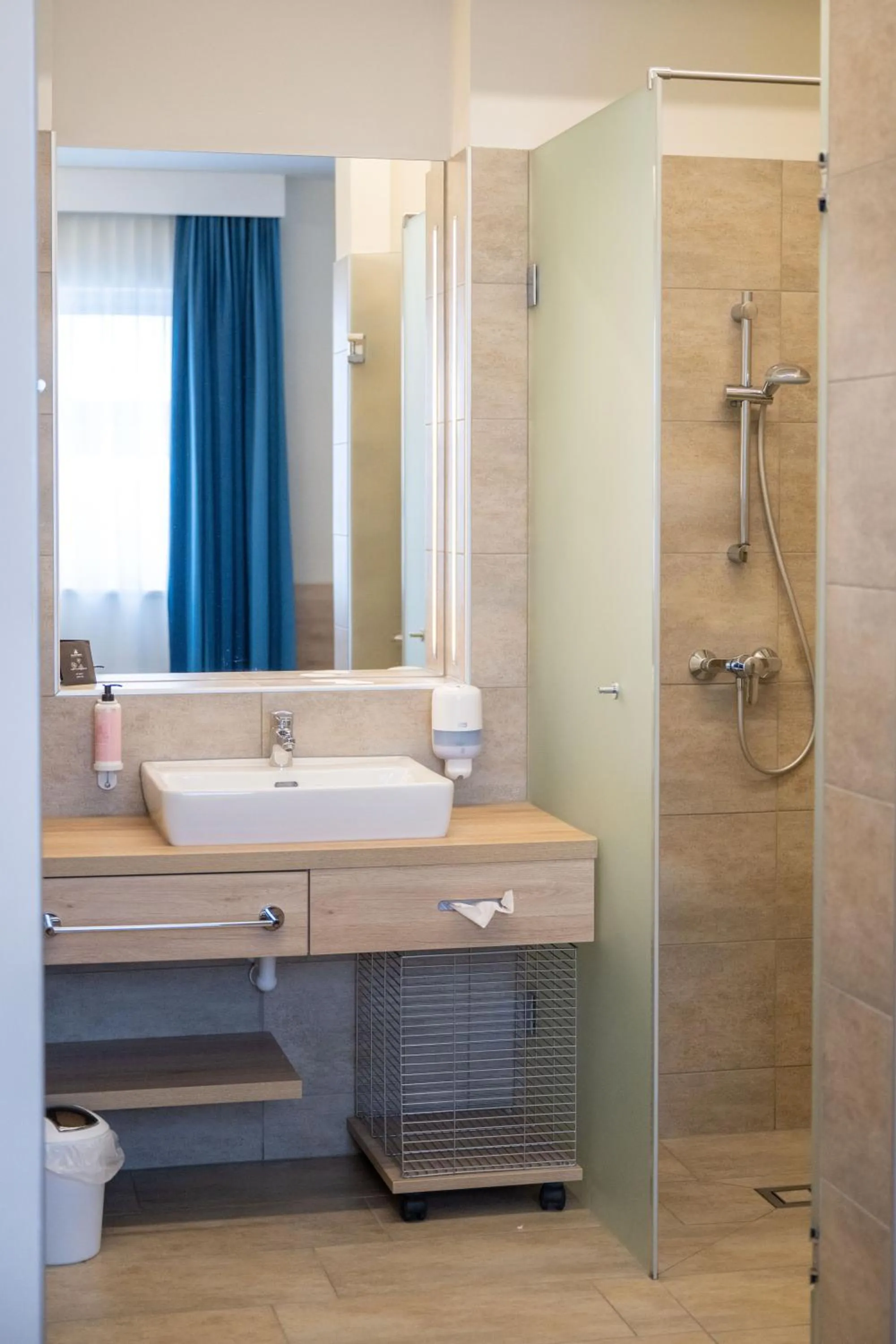 Shower in PM-PremiumAPART Strassgang