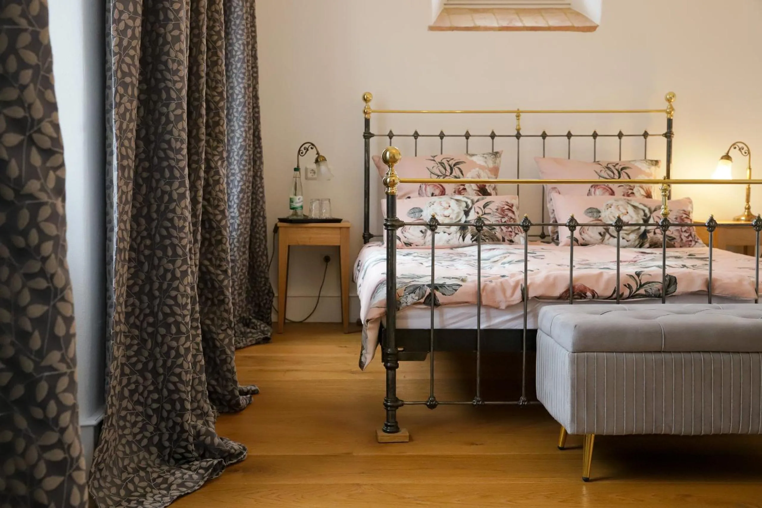 Bed in Boutique-Hotel im Sternenhof